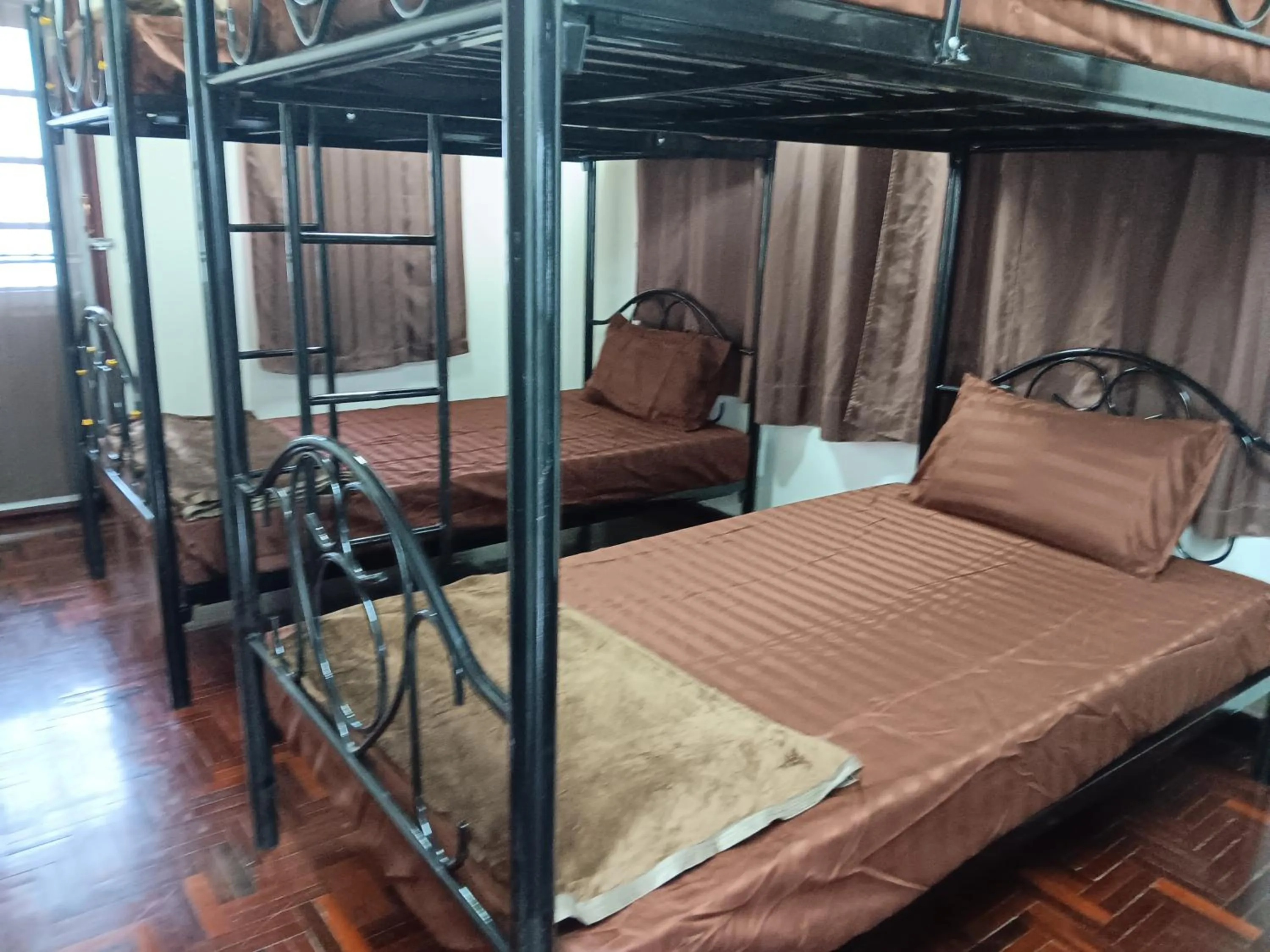 bunk bed, Bed in Hug Glur House Tour and Hostel