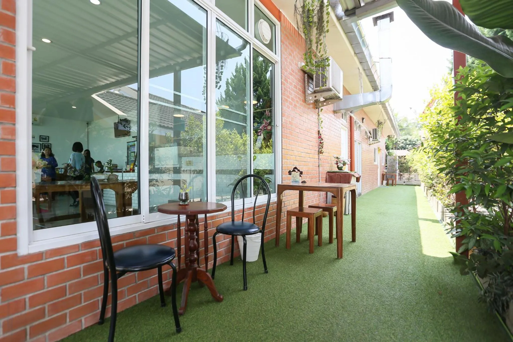 Restaurant/places to eat in The Garage