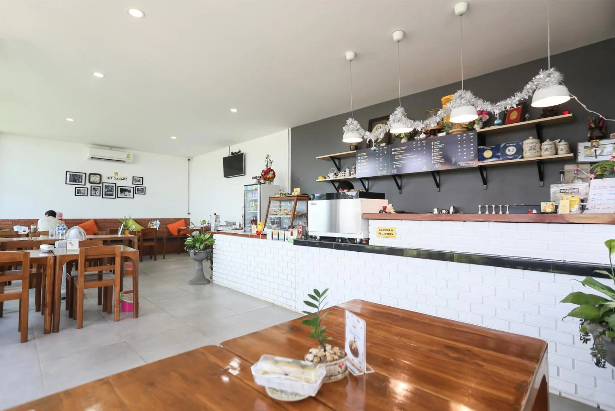 Restaurant/places to eat in The Garage