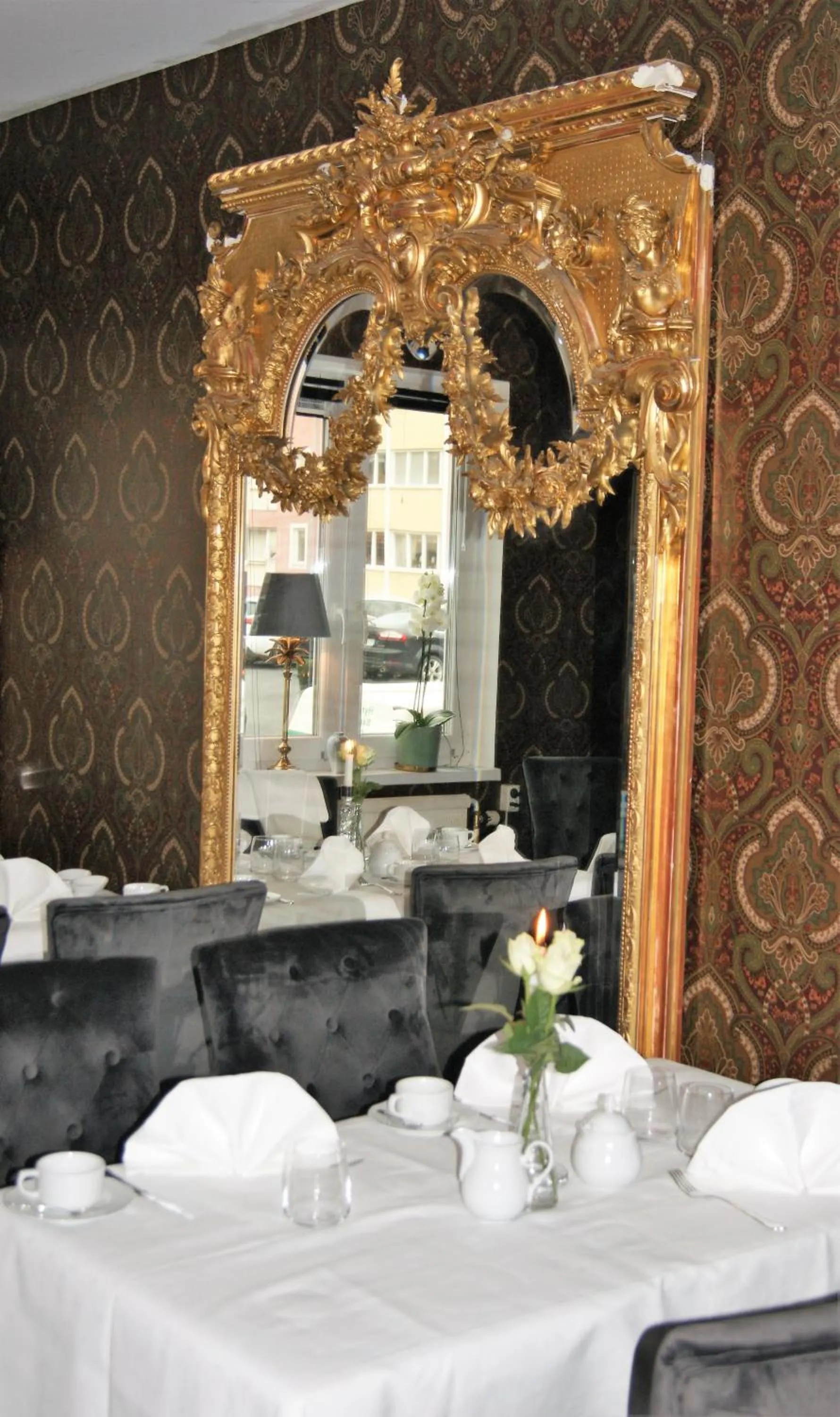 Restaurant/places to eat in Palace Hotell