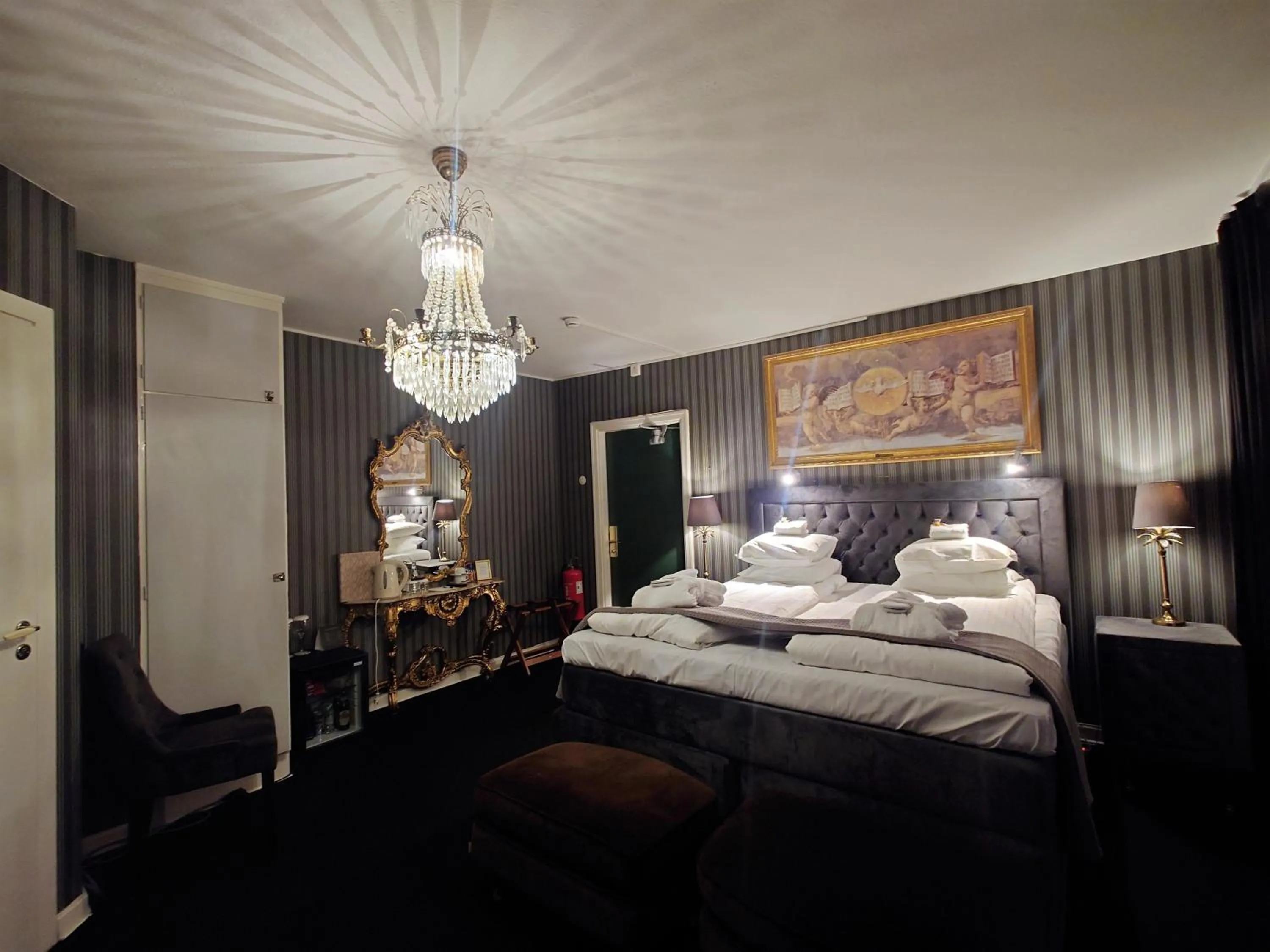 Photo of the whole room, Bed in Palace Hotell