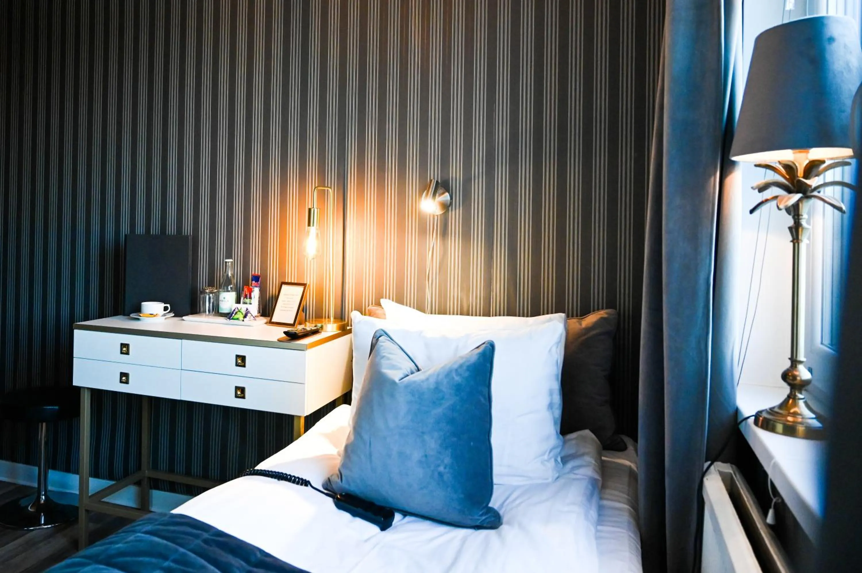 Bed in Palace Hotell