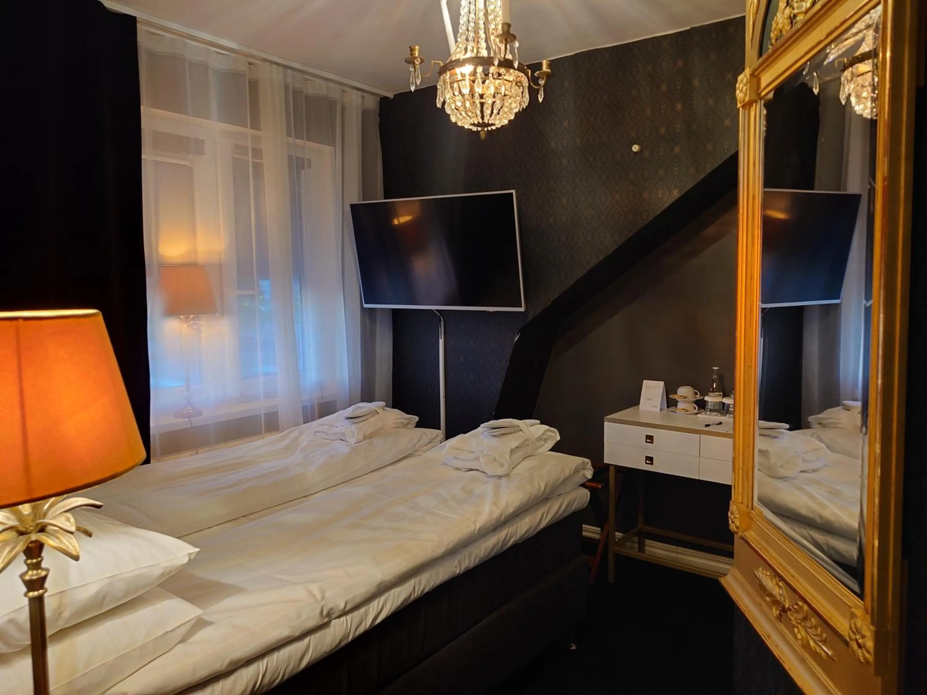 Photo of the whole room, Bed in Palace Hotell