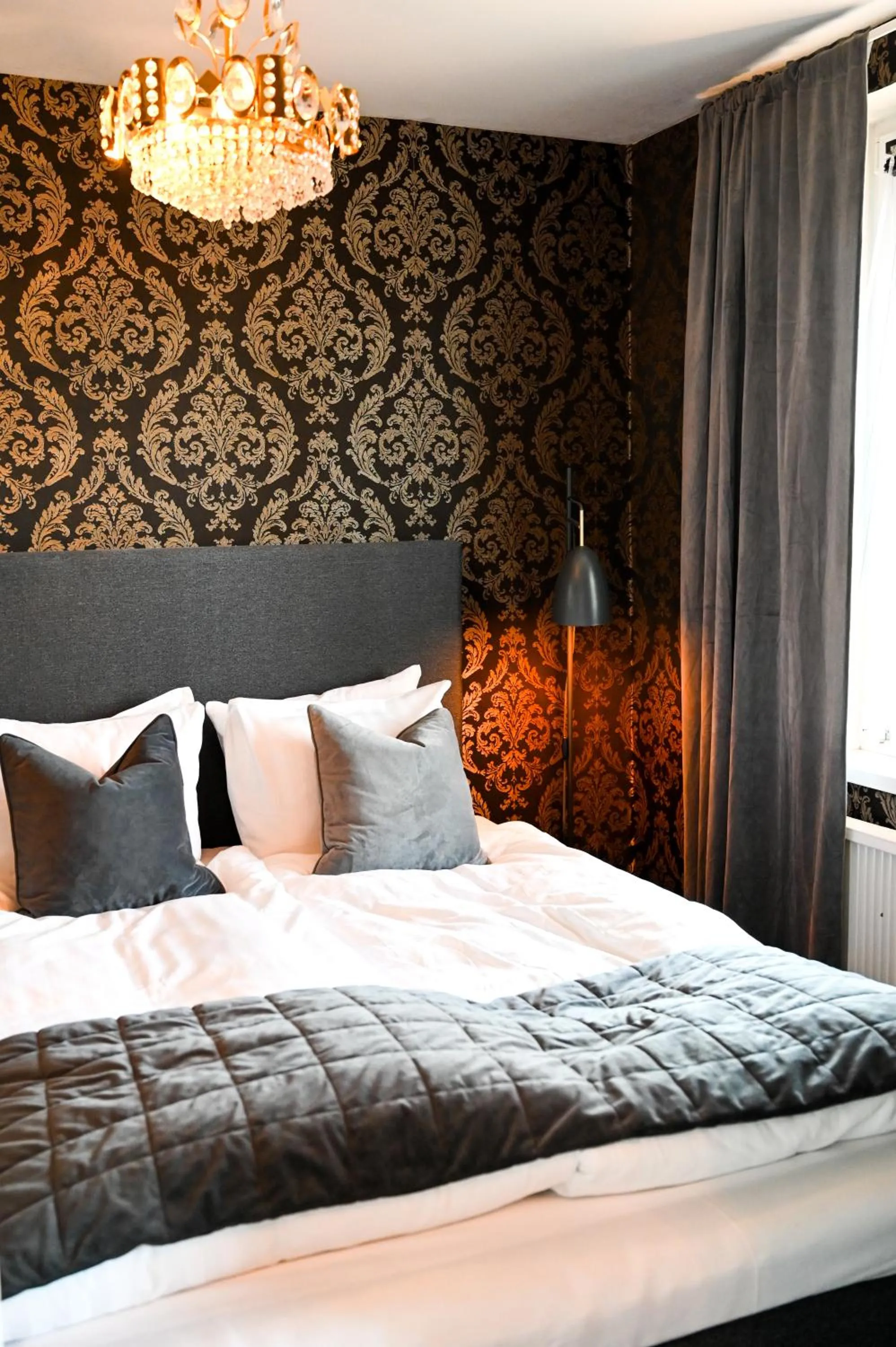 Bed in Palace Hotell