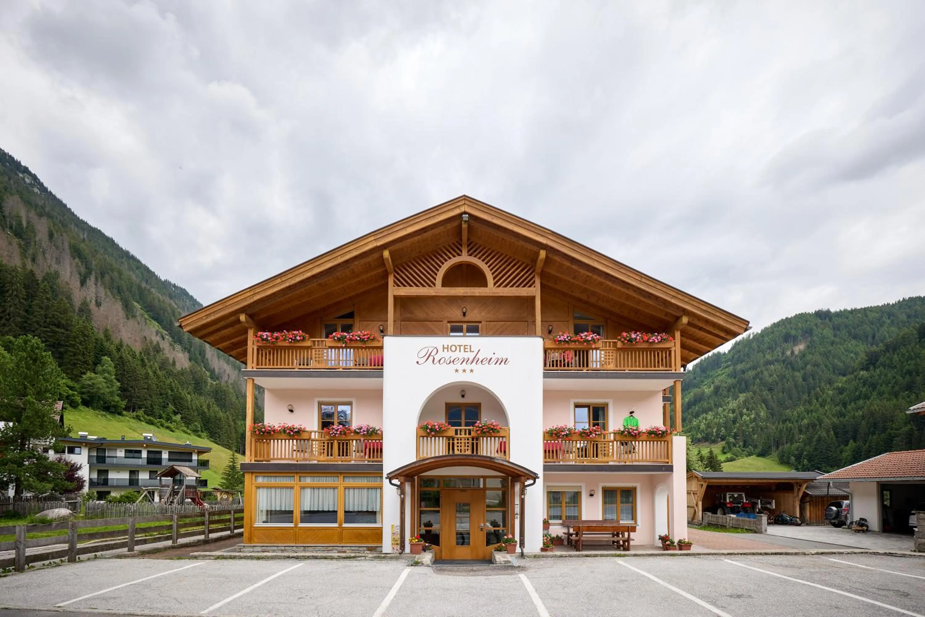 Property building in Hotel Rosenheim