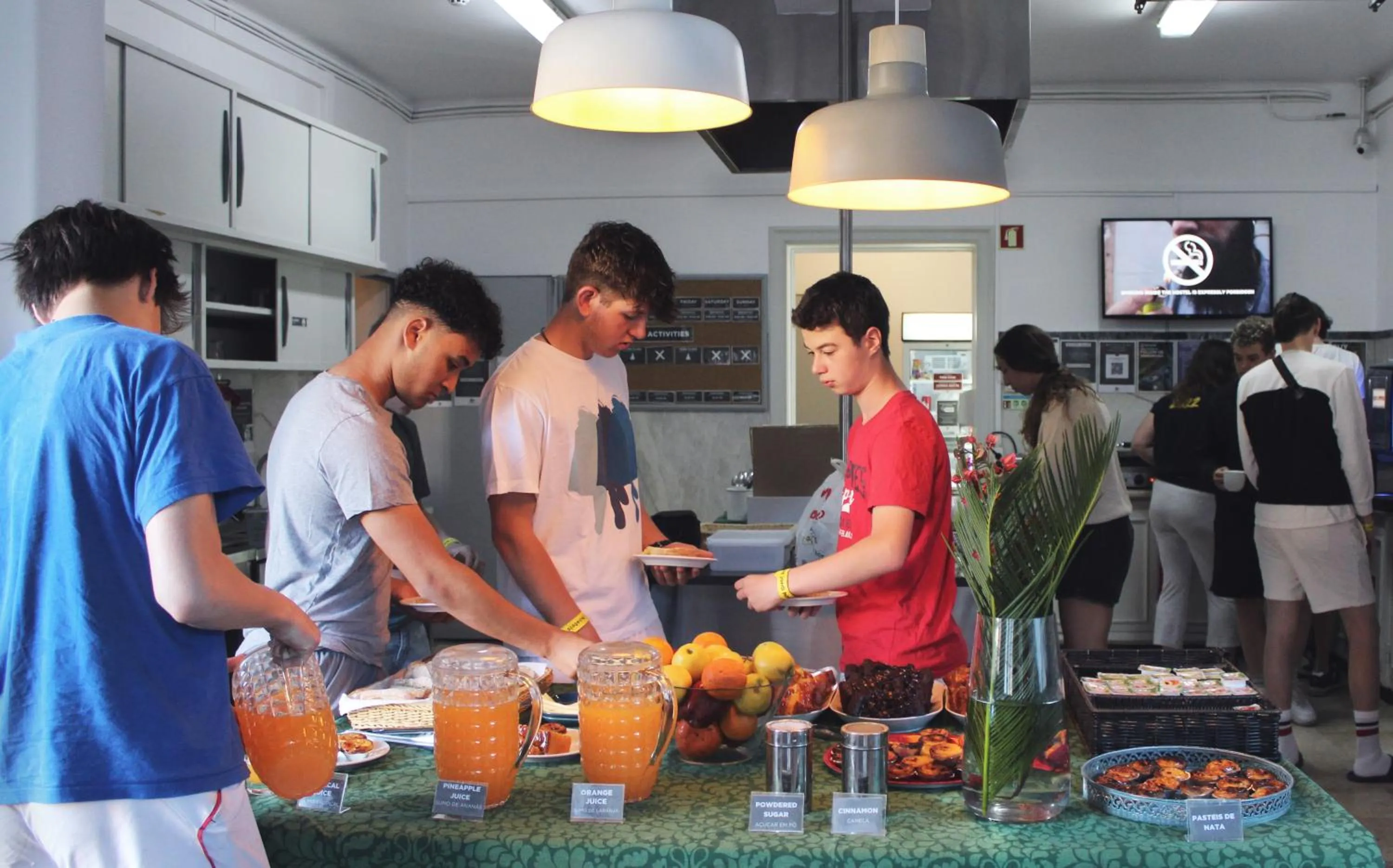 Buffet breakfast in Sant Jordi Hostels Lisbon