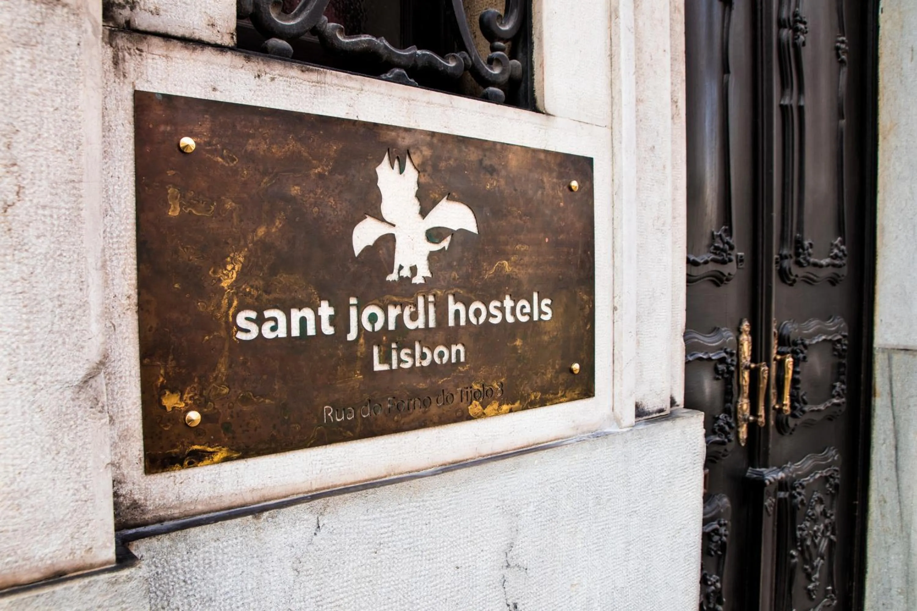 Facade/entrance in Sant Jordi Hostels Lisbon