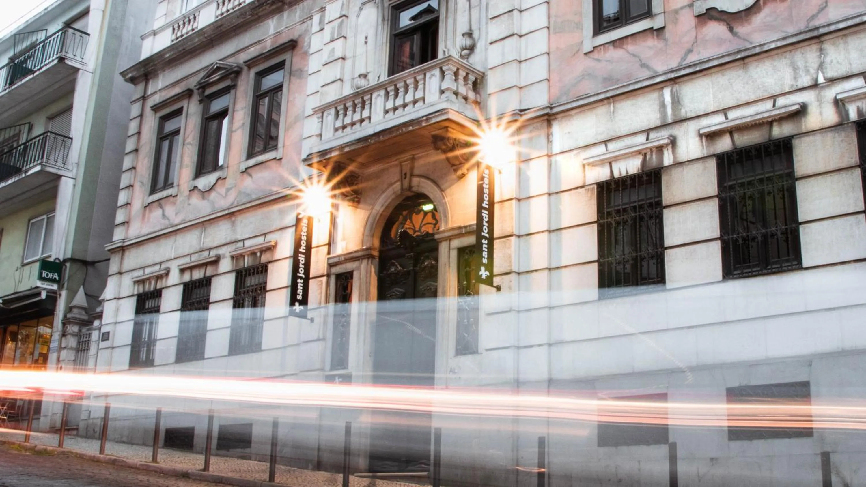 Facade/entrance in Sant Jordi Hostels Lisbon