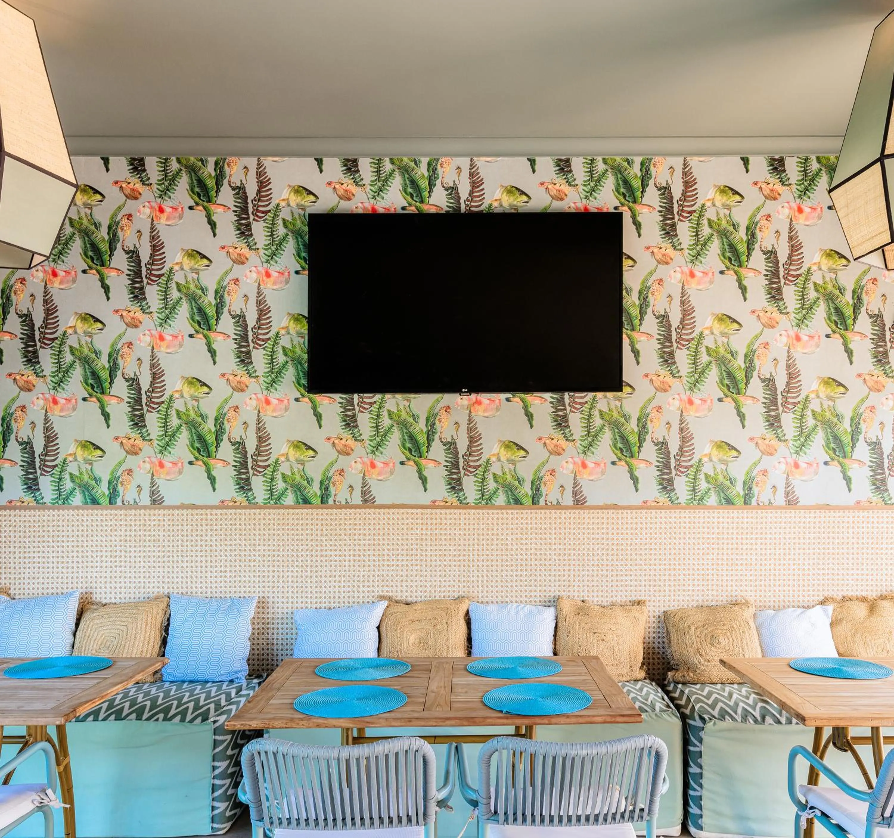 Restaurant/places to eat in NAU Salema Beach Village