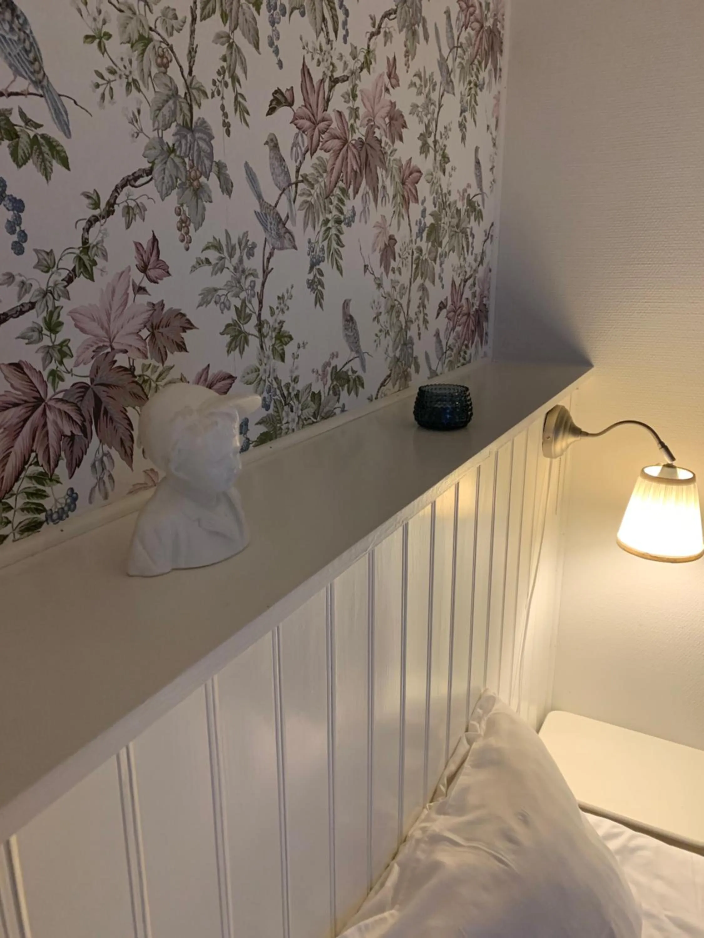 Decorative detail, Bed in Björkbackens Karaktärshotell