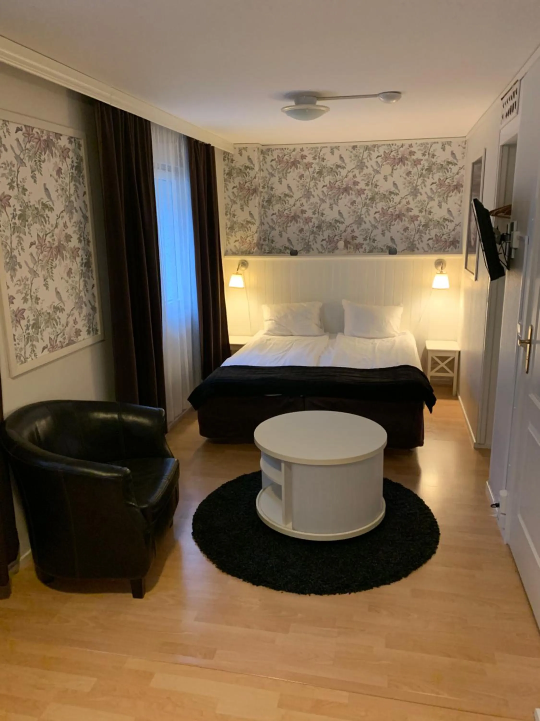 Bedroom, Bed in Björkbackens Karaktärshotell