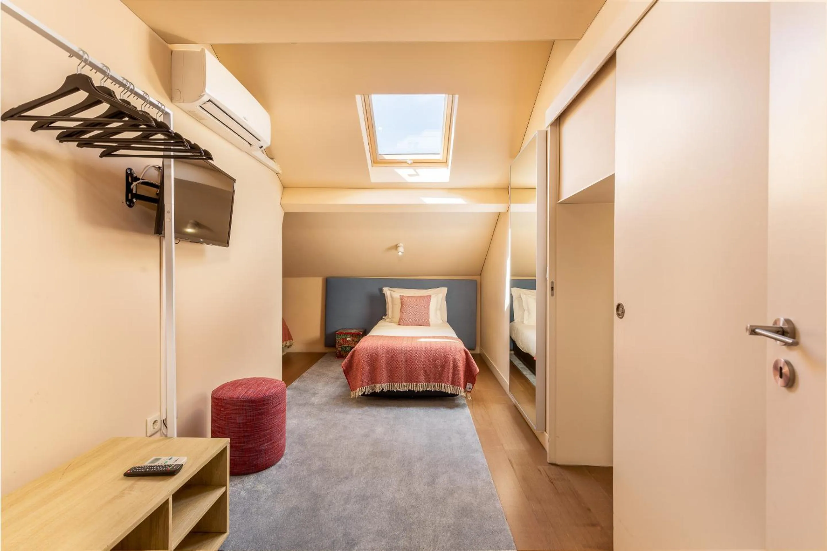 Bedroom, Bed in YOUROPO - Bolhao