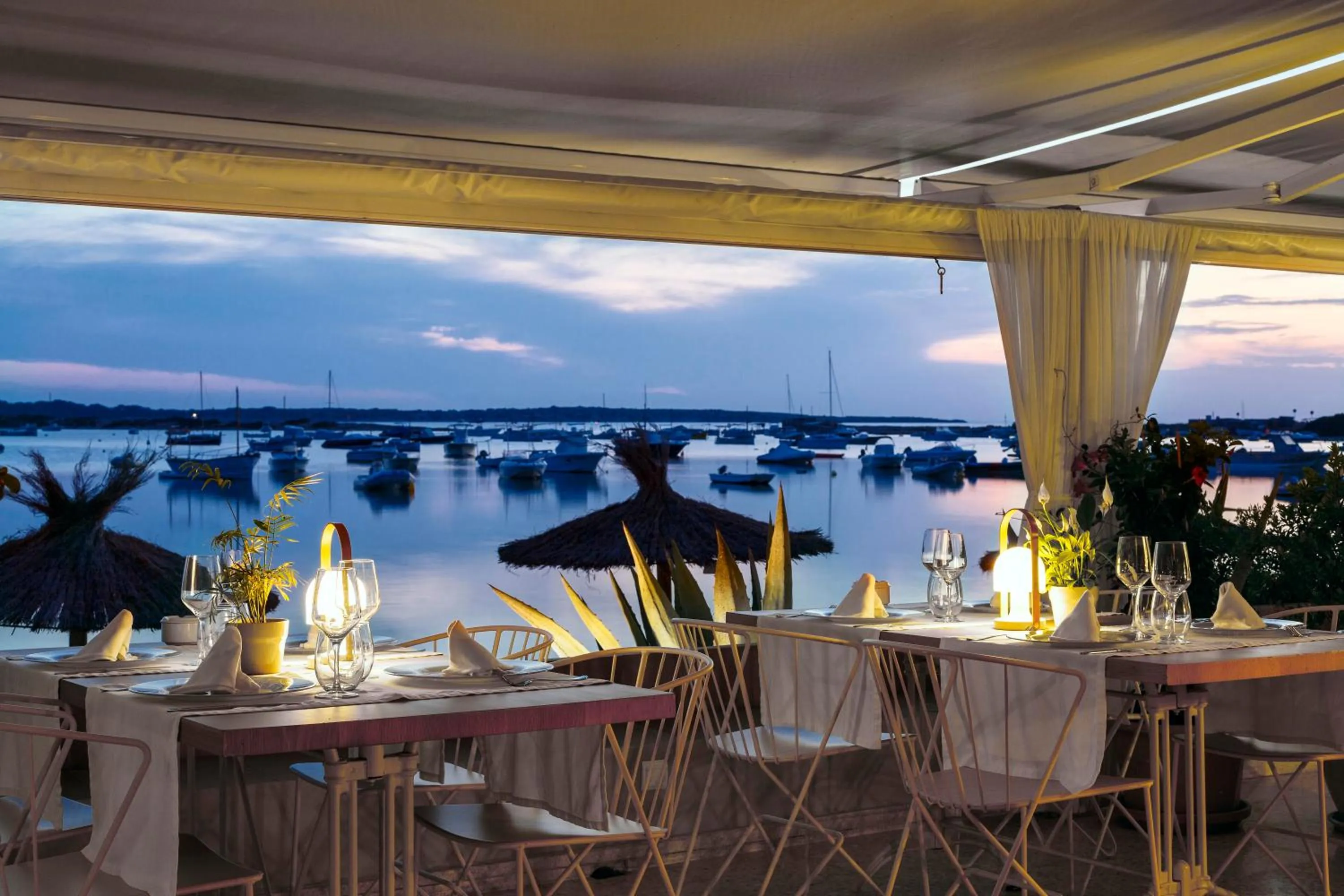 Restaurant/places to eat in Hostal la Savina