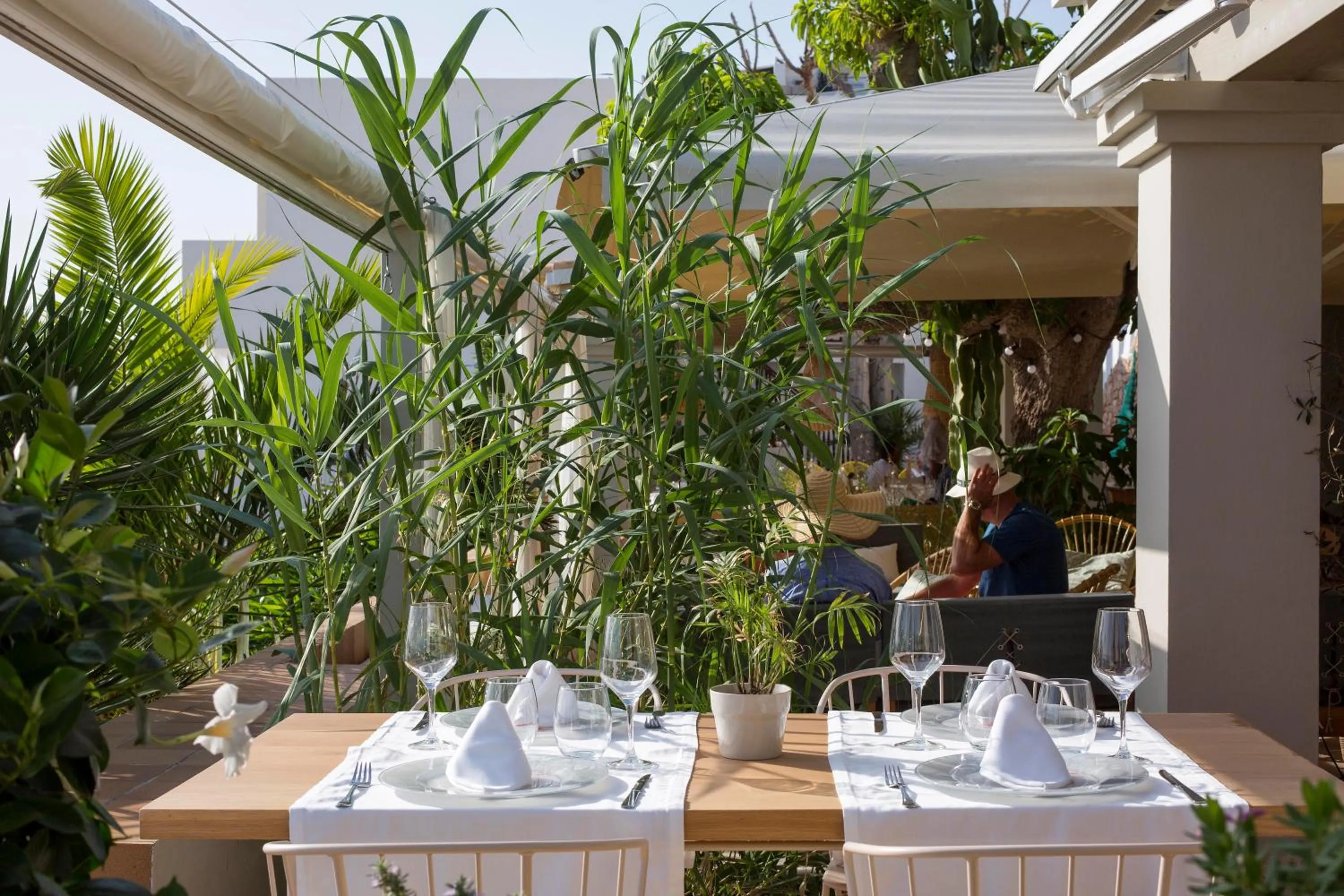 Restaurant/places to eat in Hostal la Savina