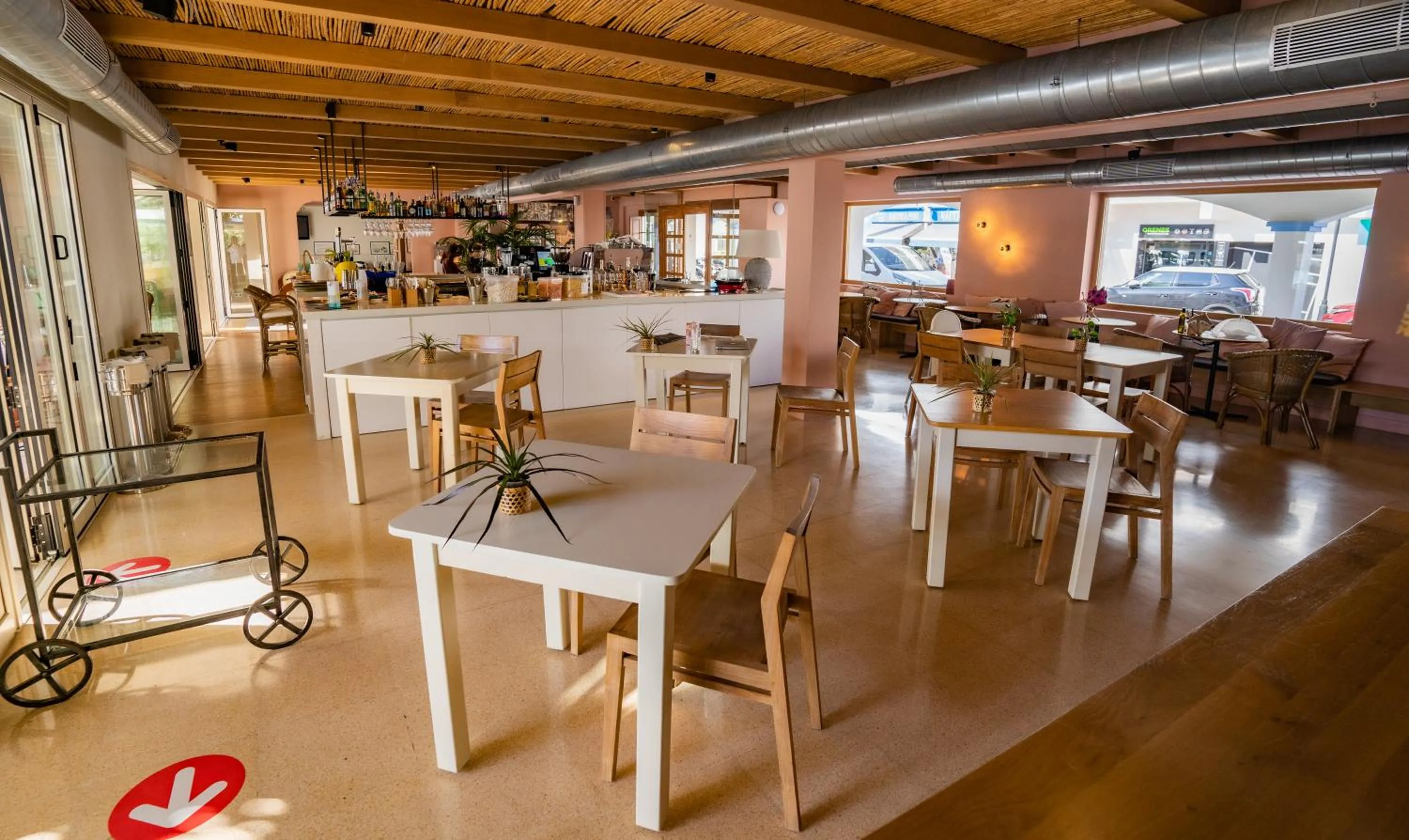 Restaurant/places to eat in Hostal la Savina