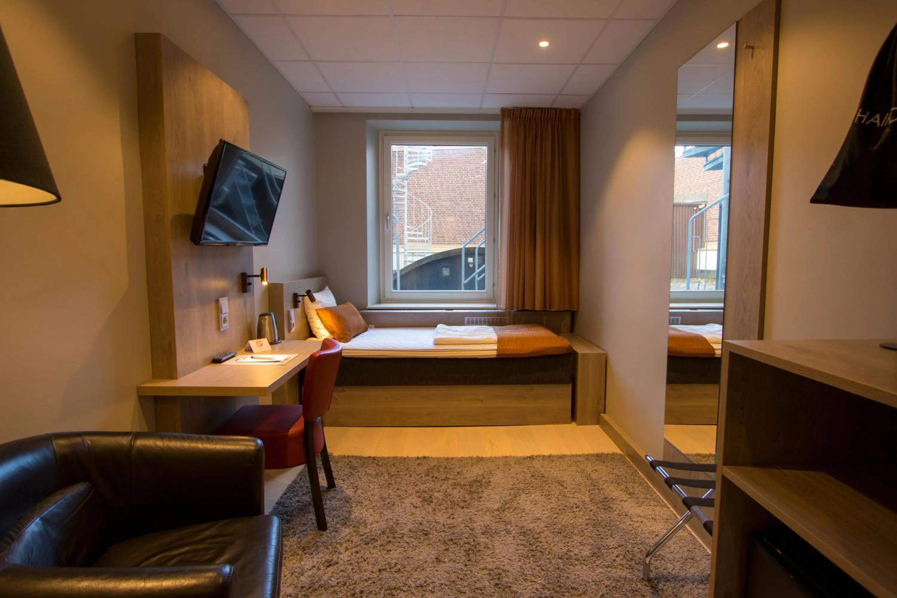 Single Room with Shared Bathroom in Dream - Luxury Hostel