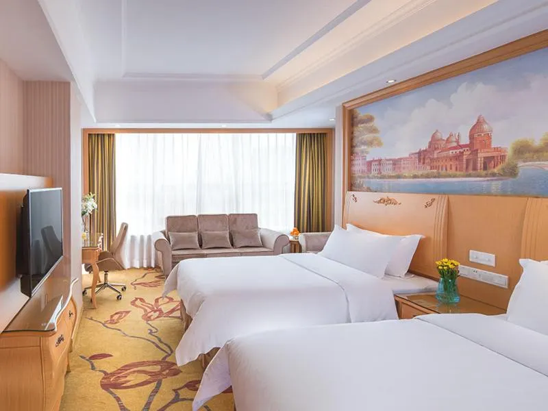 Bed in Vienna International Hotel Shenzhen Qianhai