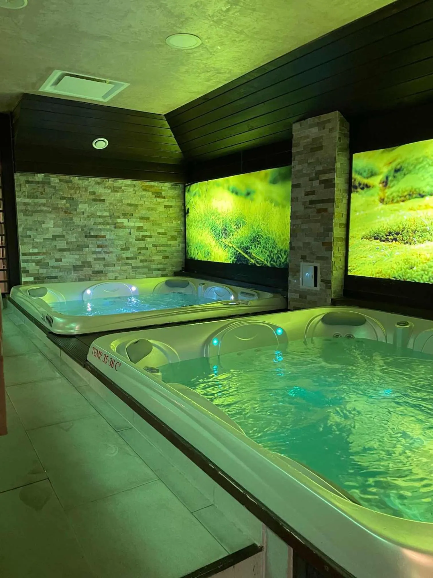 Hot Tub in Hotel Relax Sovata