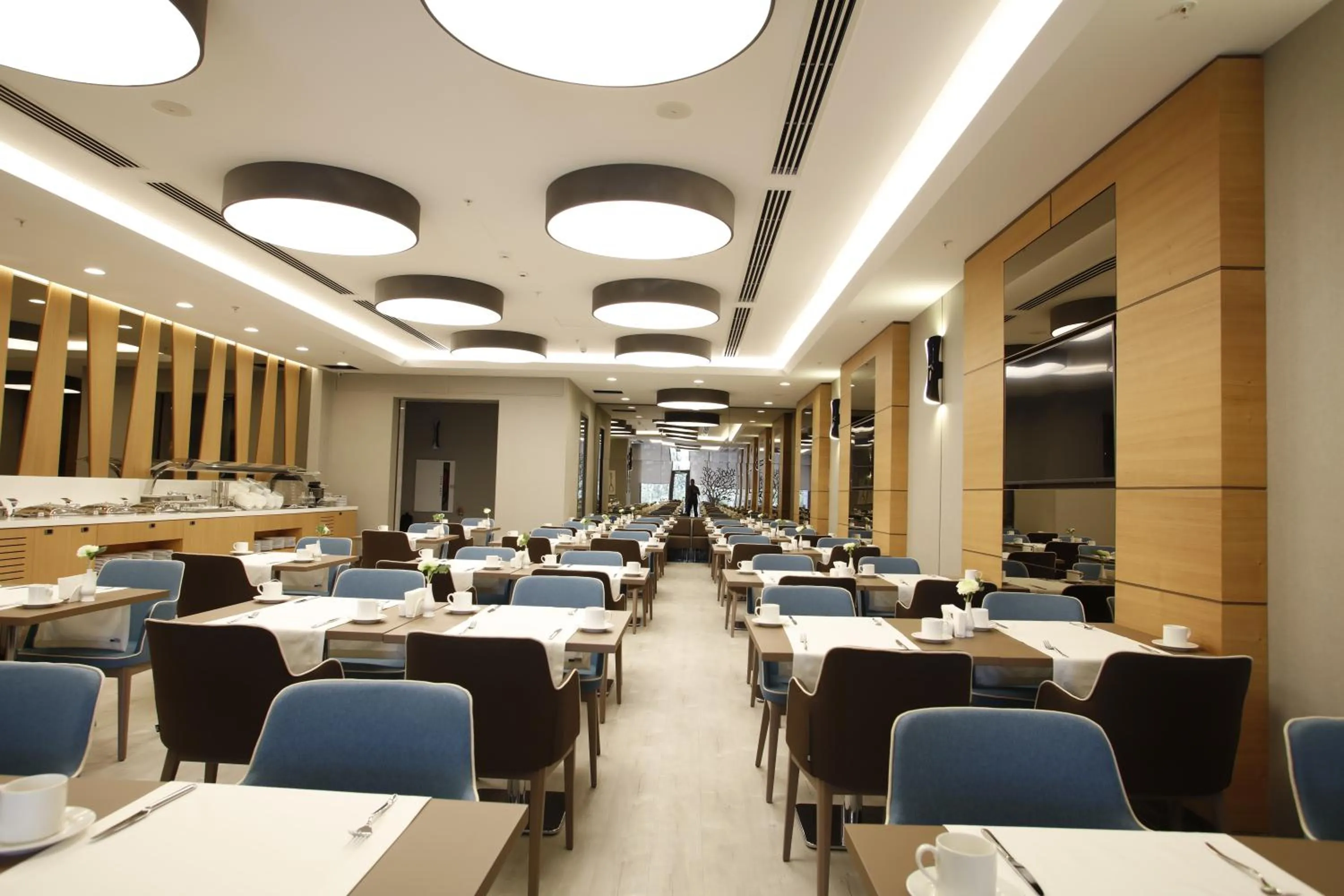 Restaurant/places to eat in Mia City Hotel