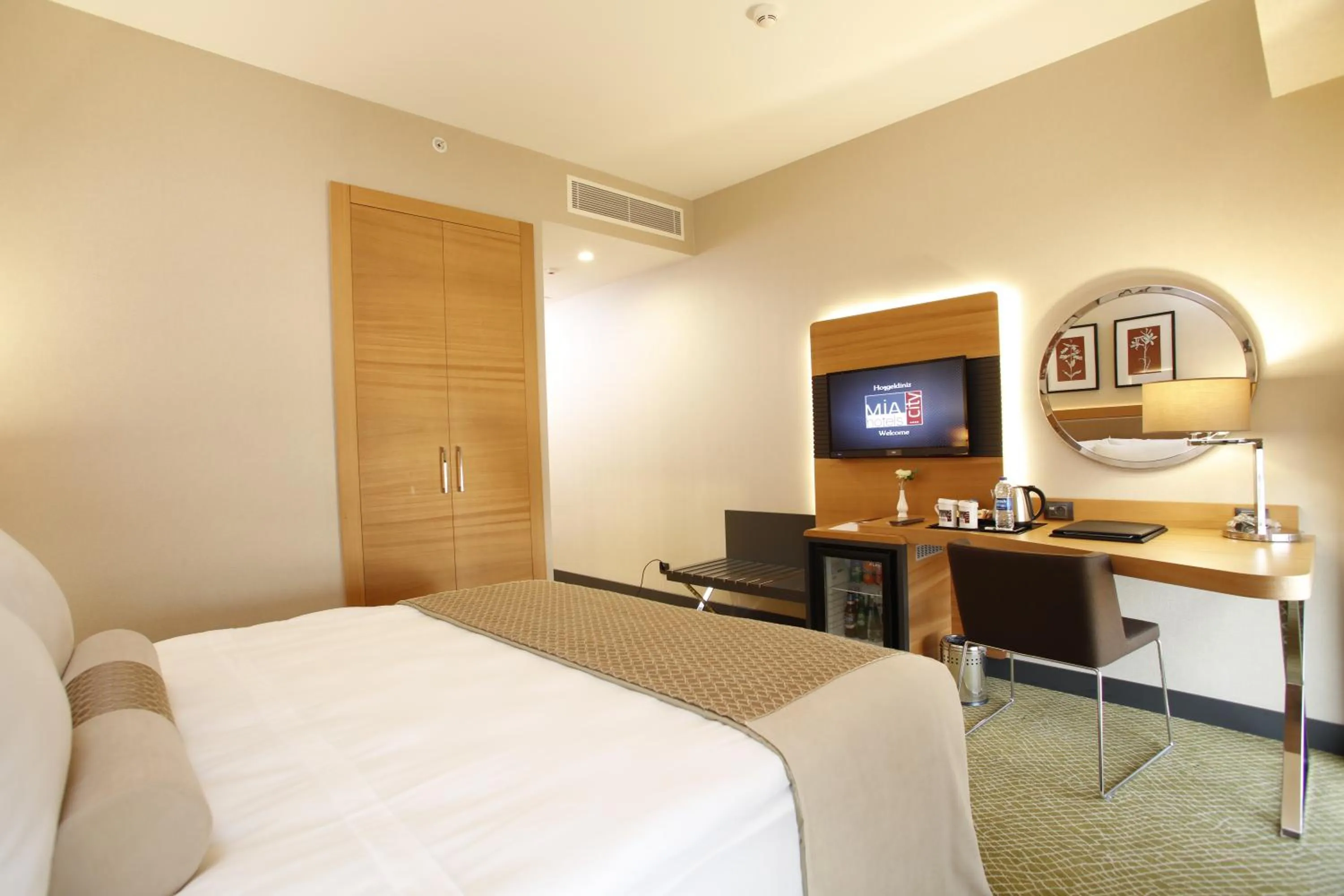 TV and multimedia, Bed in Mia City Hotel