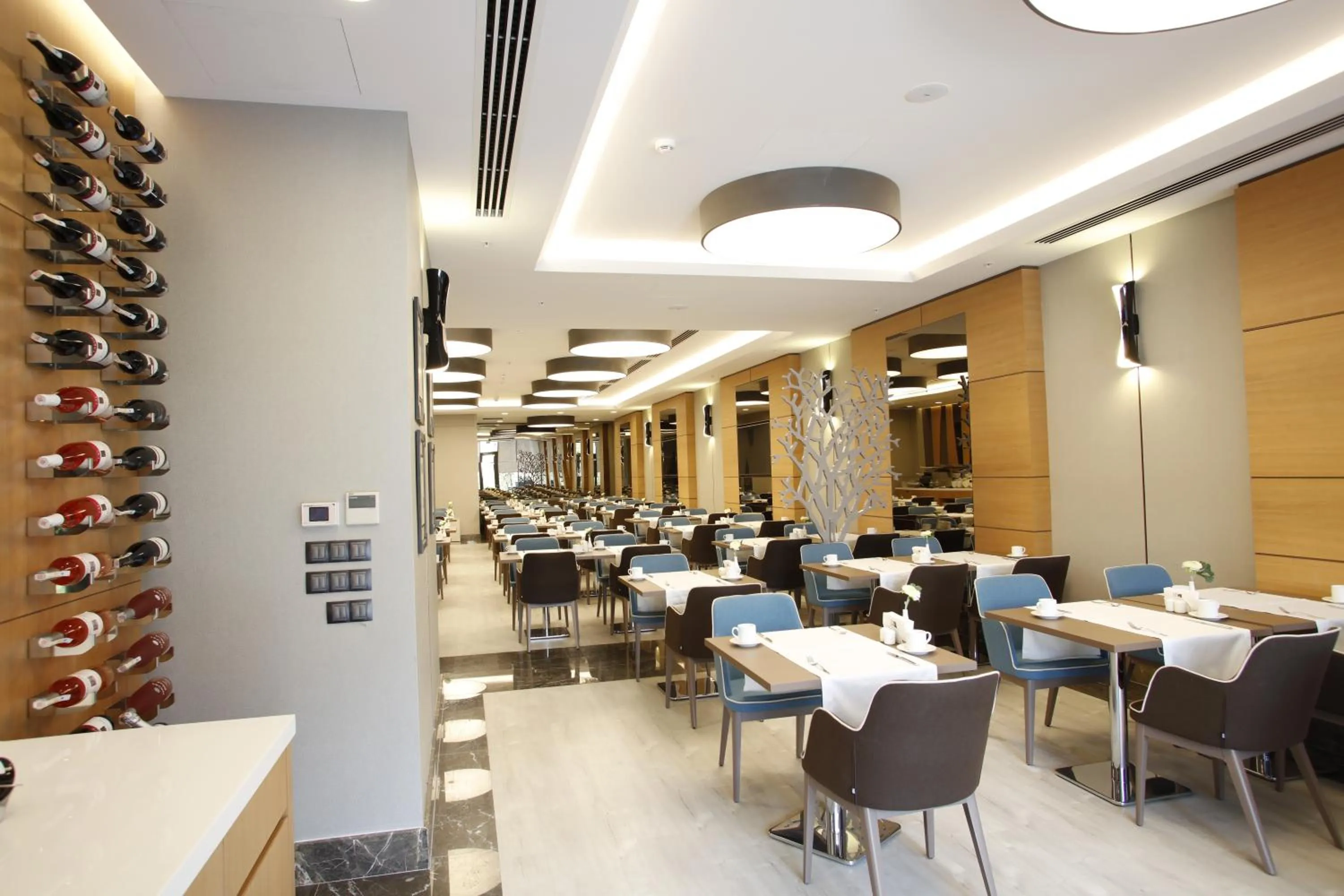 Restaurant/places to eat in Mia City Hotel