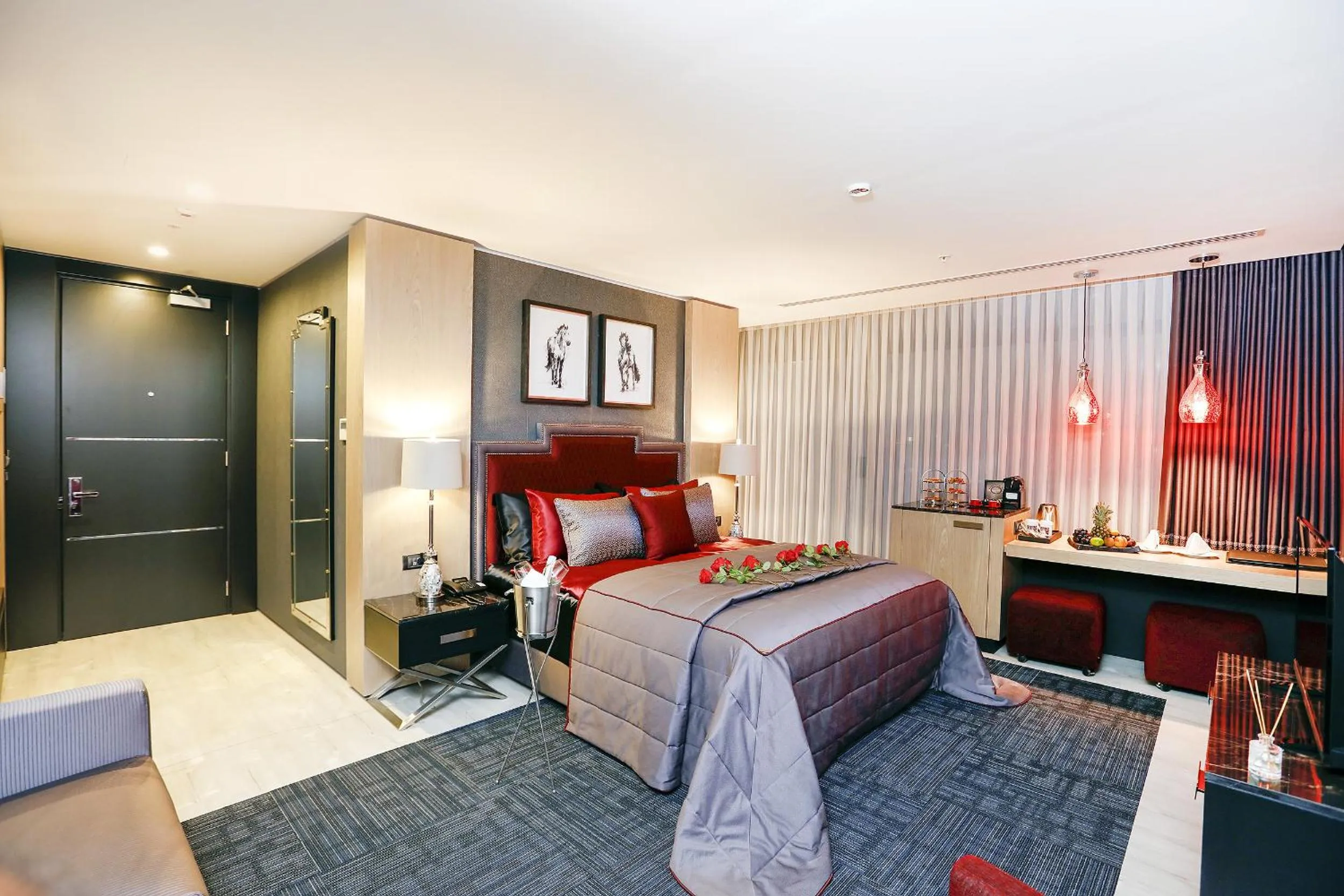 Photo of the whole room, Bed in Mia City Hotel