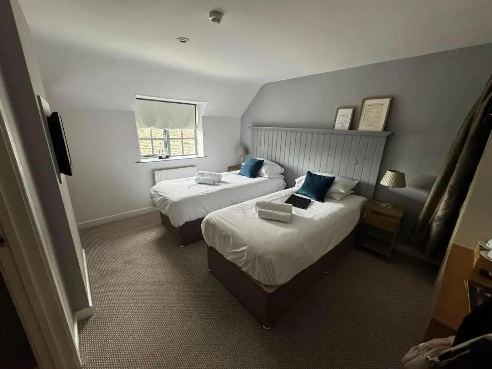 Twin Room with Private Bathroom in The Ragged Cot Twin Room with Private Bathroom in The Ragged Cot