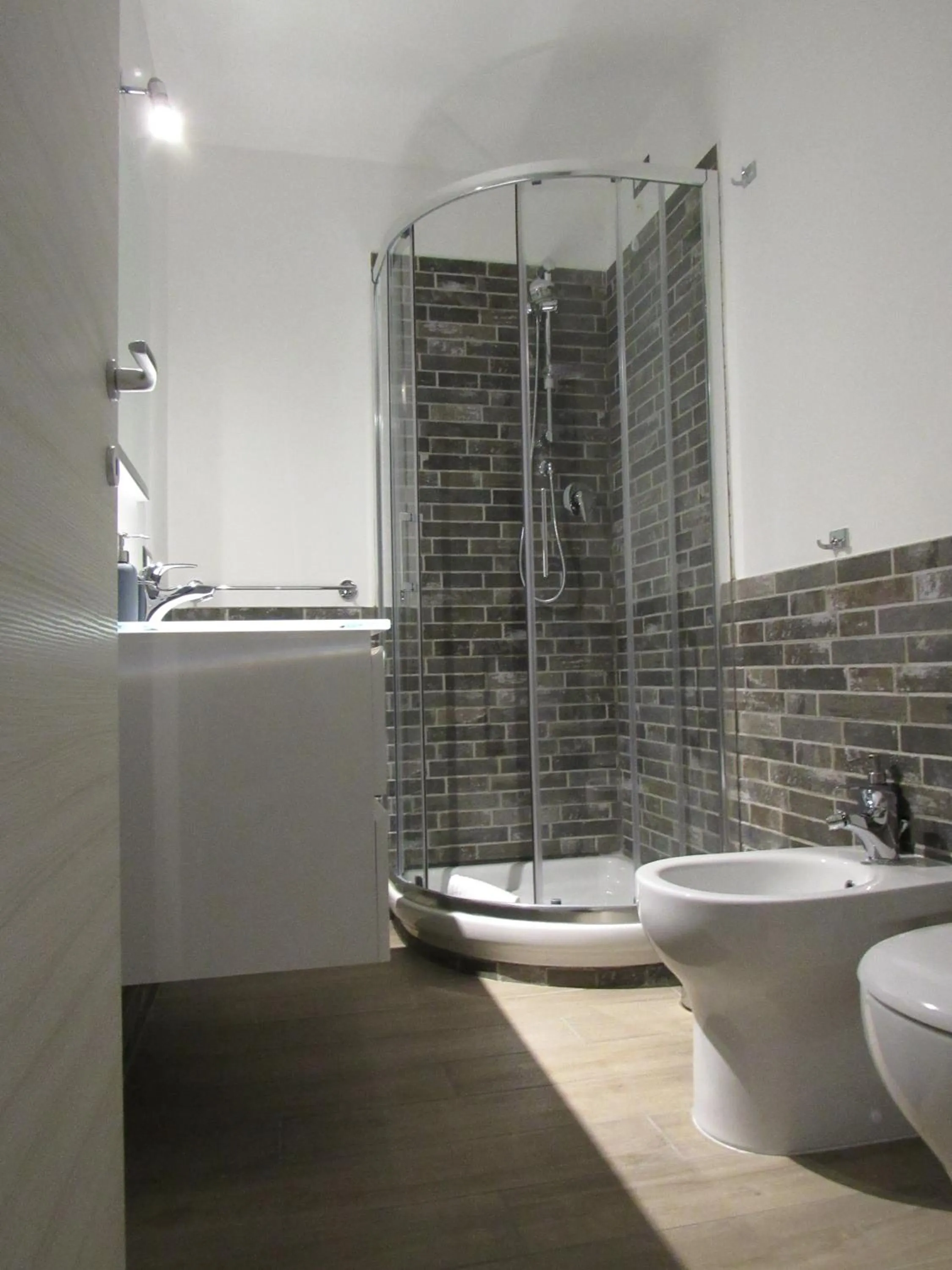 Shower in Pianeta Roma 127