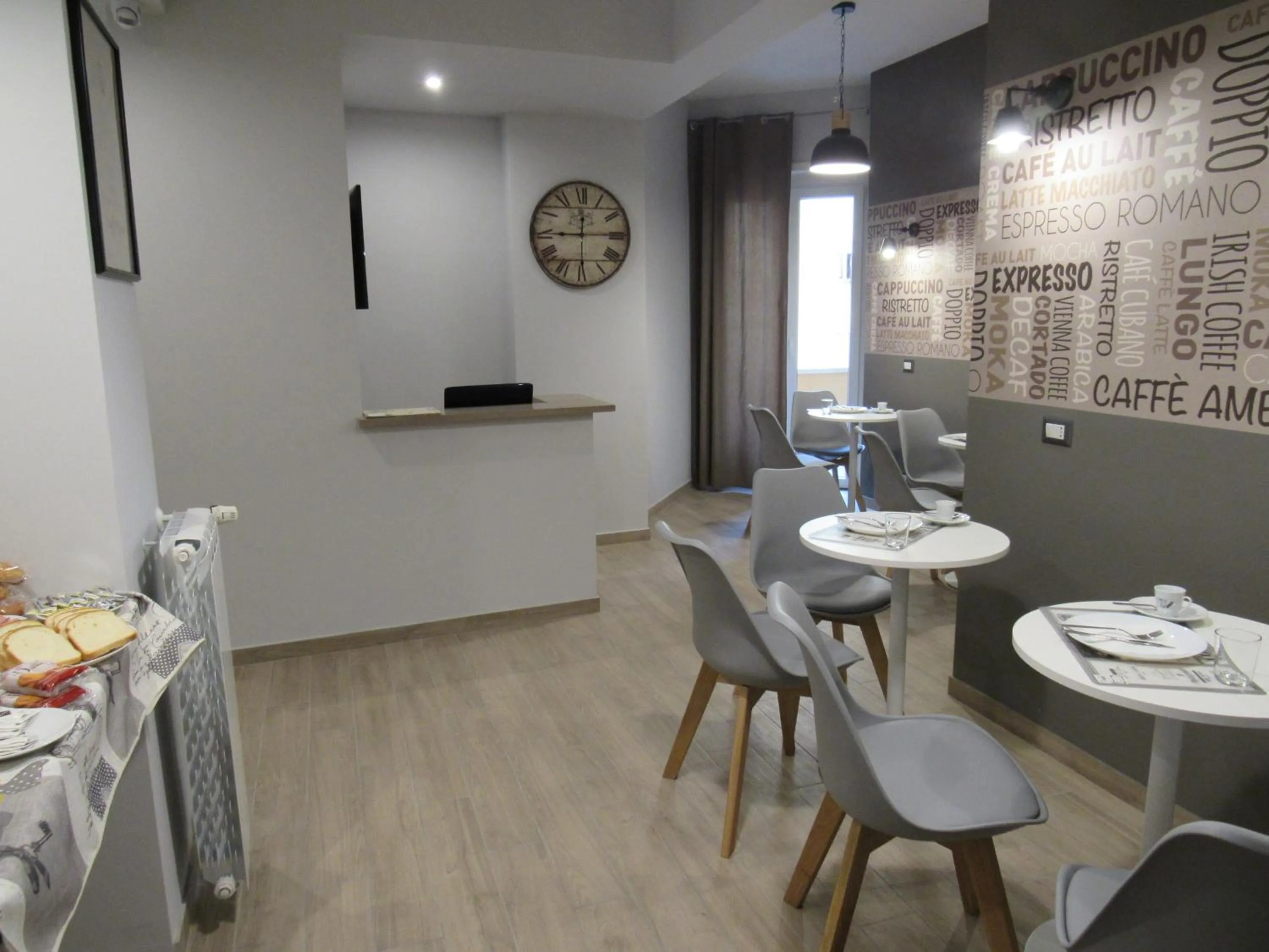 Communal lounge/ TV room in Pianeta Roma 127