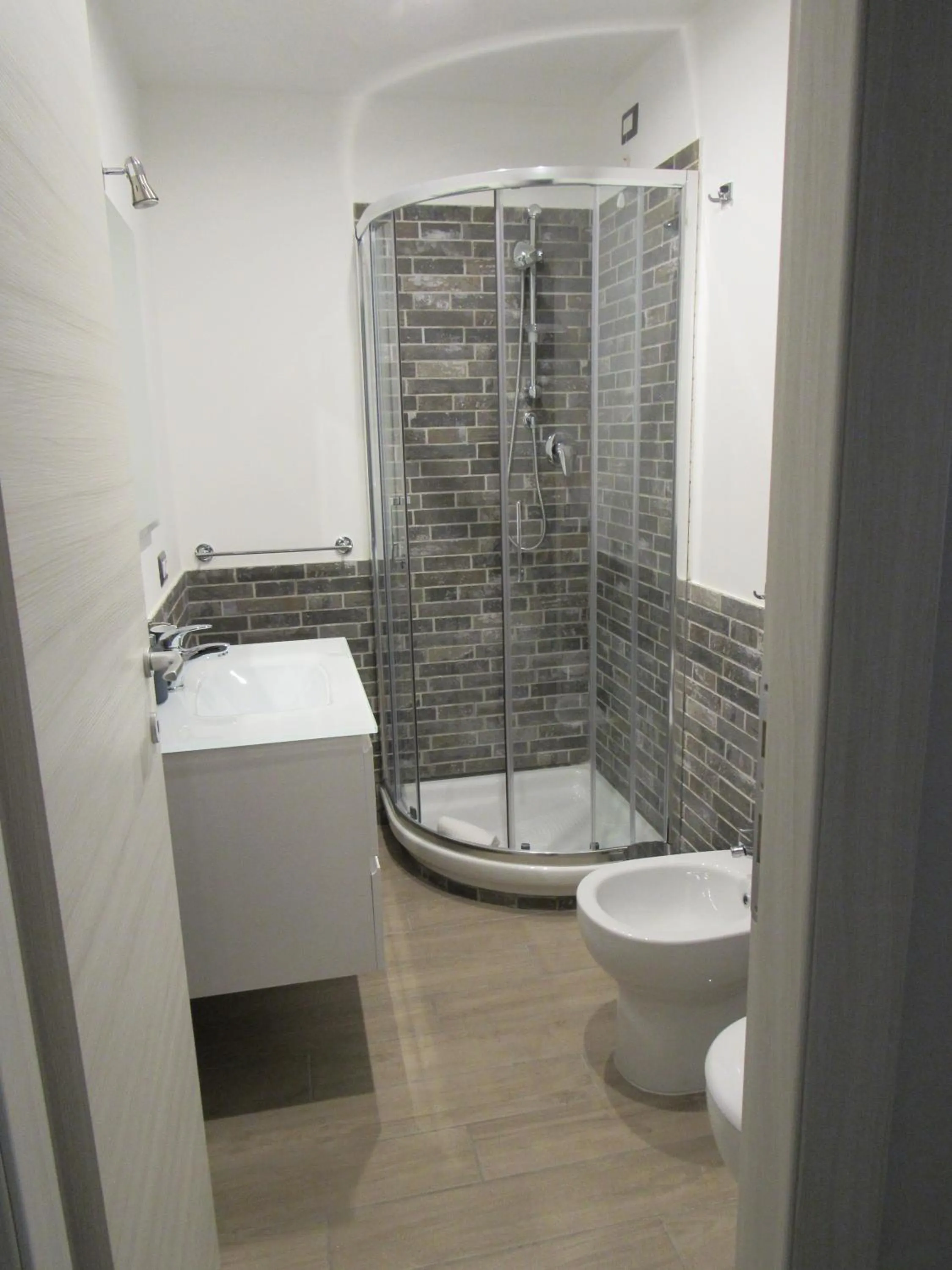 Shower in Pianeta Roma 127