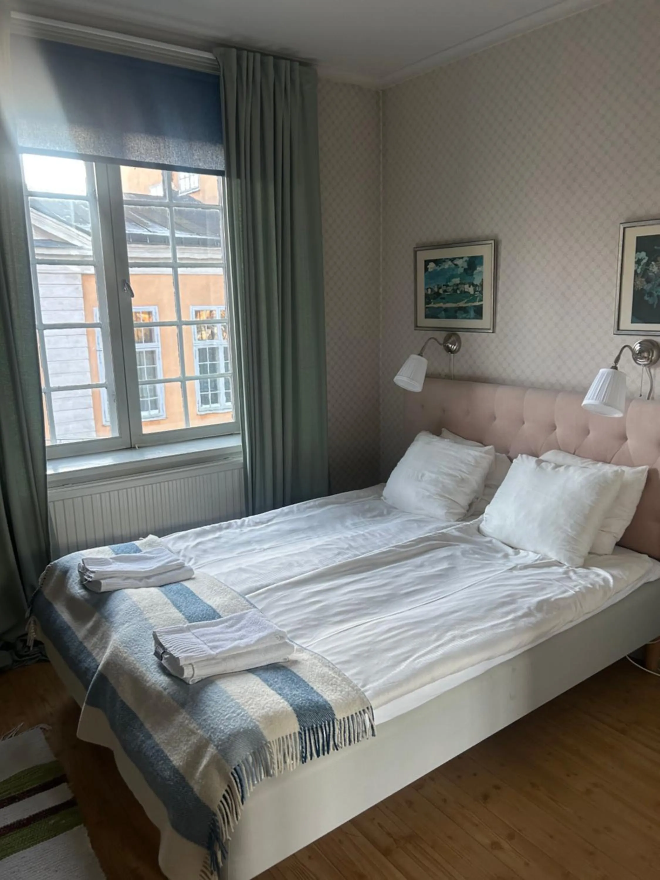 Bedroom, Bed in Wärdshuset Gammel Tammen Österbybruk