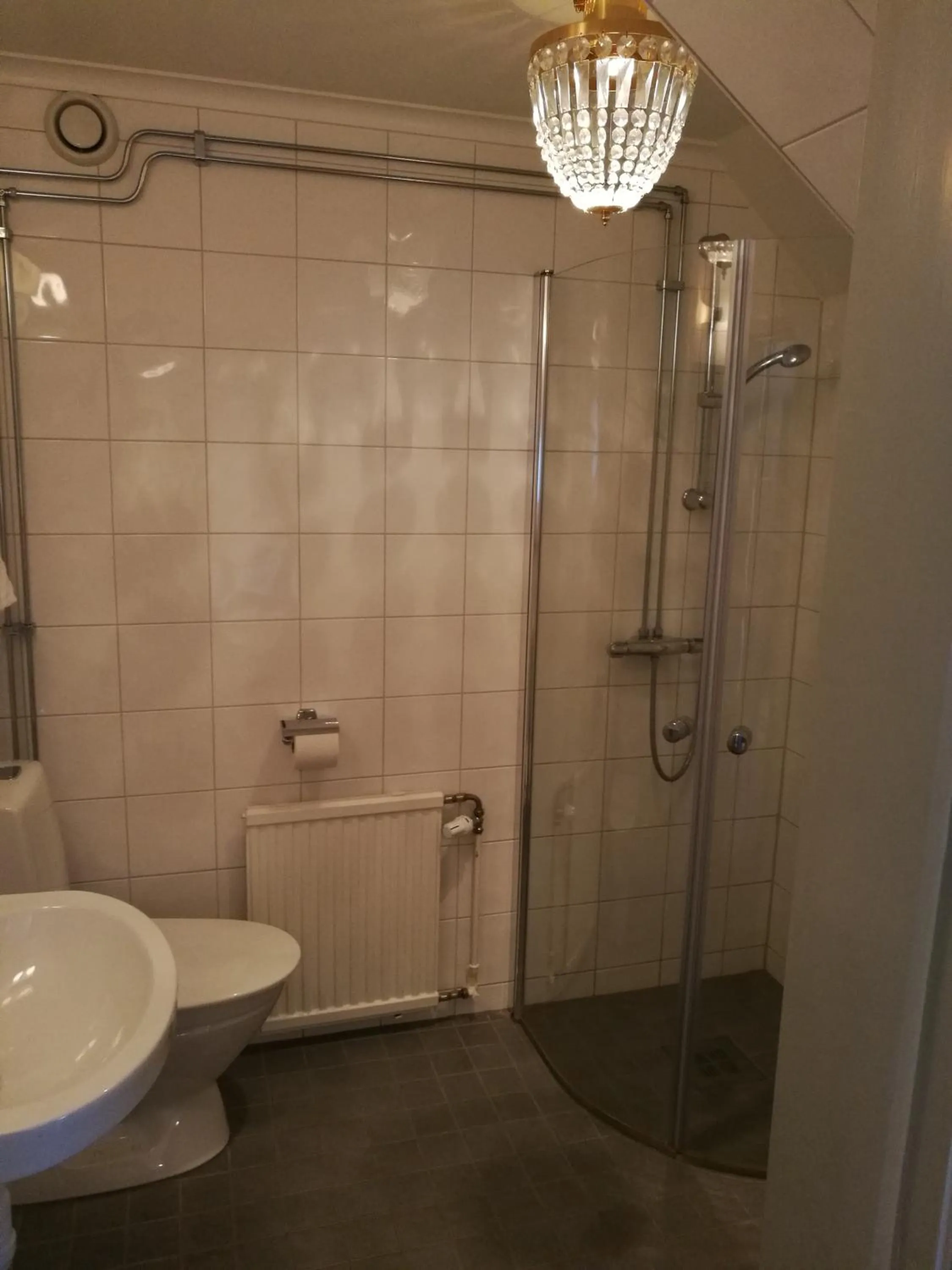 Bathroom in Wärdshuset Gammel Tammen Österbybruk