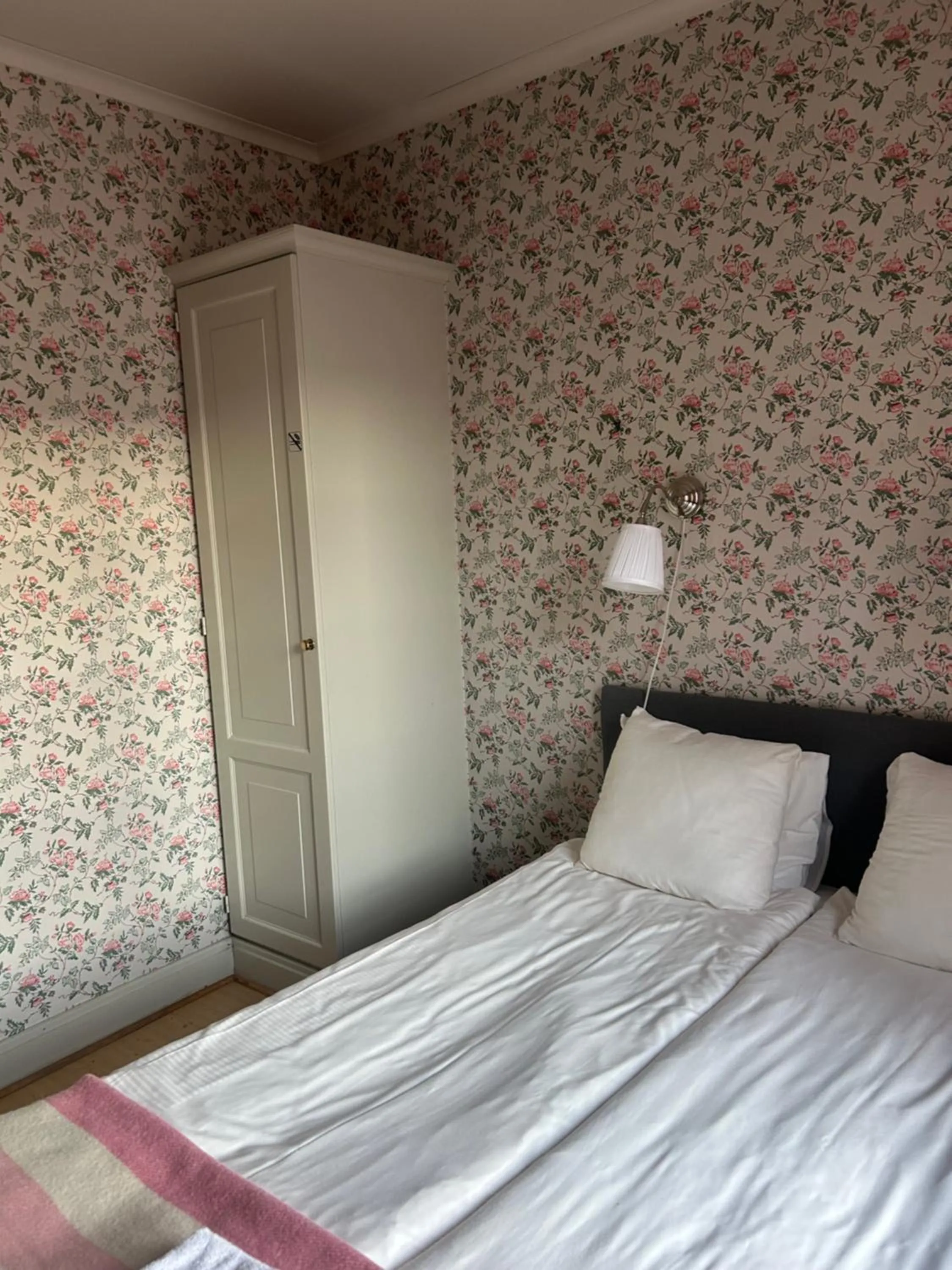 Bedroom, Bed in Wärdshuset Gammel Tammen Österbybruk