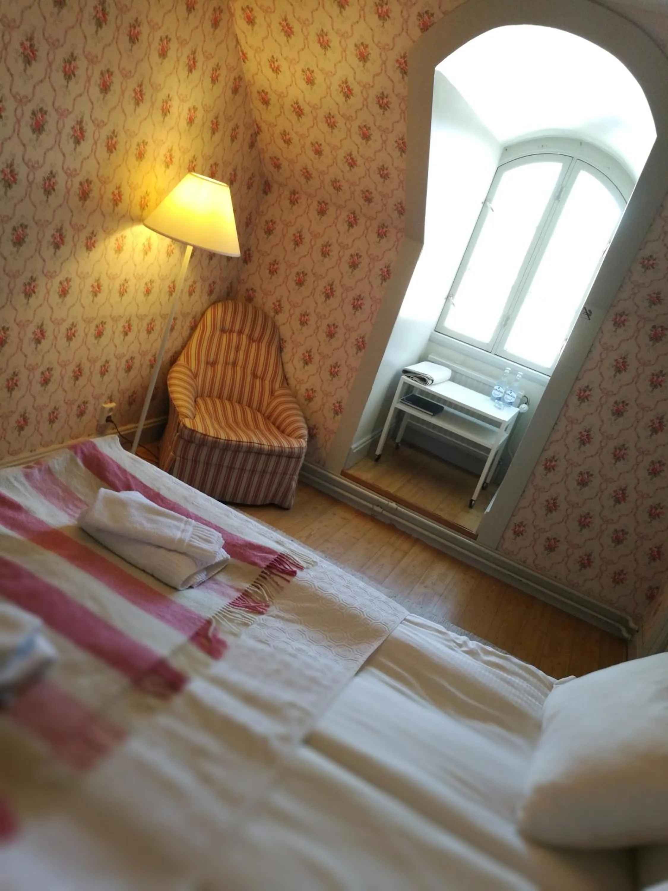 Photo of the whole room, Bed in Wärdshuset Gammel Tammen Österbybruk