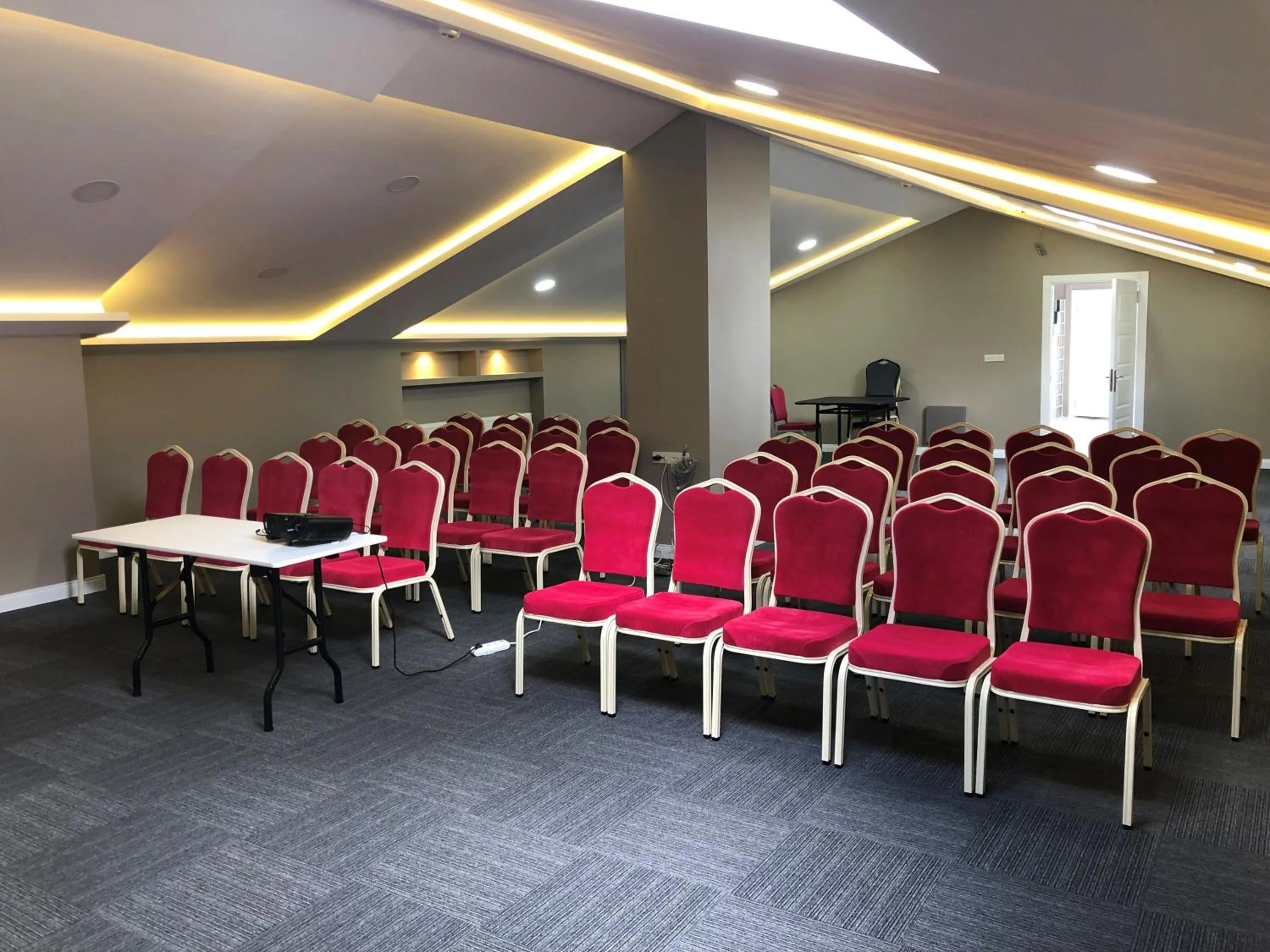 Business facilities in Niconya Port Suite&Hotel