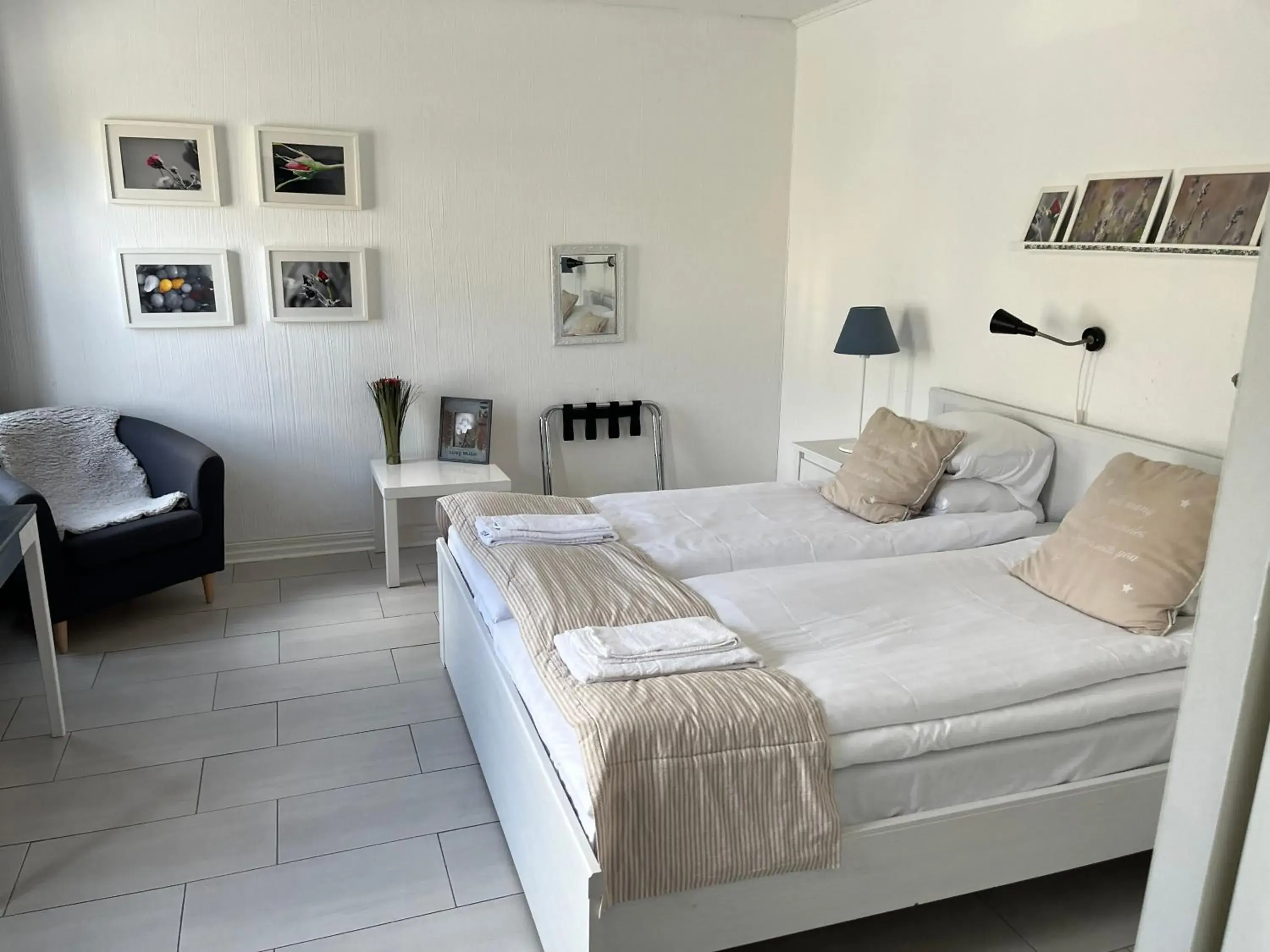 Family Room with Shower - single occupancy in Skivarps Gästgivaregård Family Room with Shower - single occupancy in Skivarps Gästgivaregård