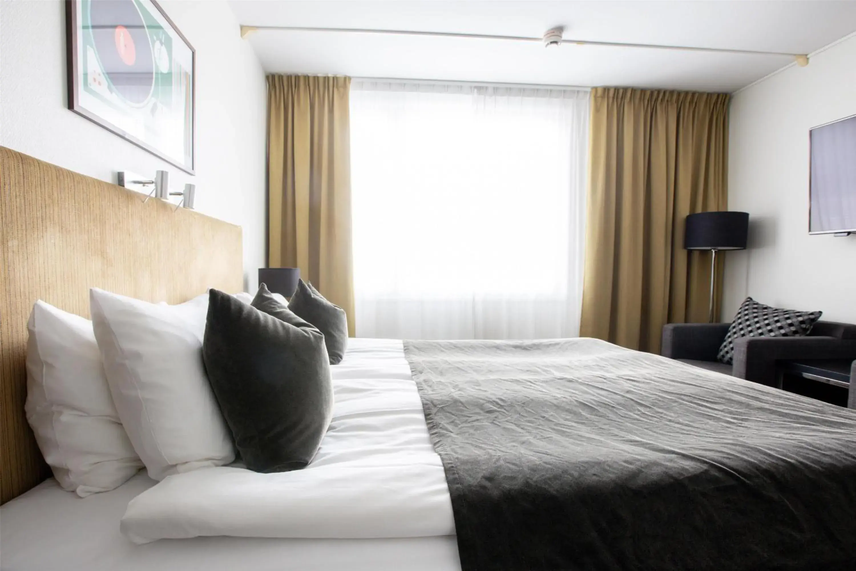 Standard Queen Room in Best Western Plus Grand Hotel Elektra Standard Queen Room in Best Western Plus Grand Hotel Elektra