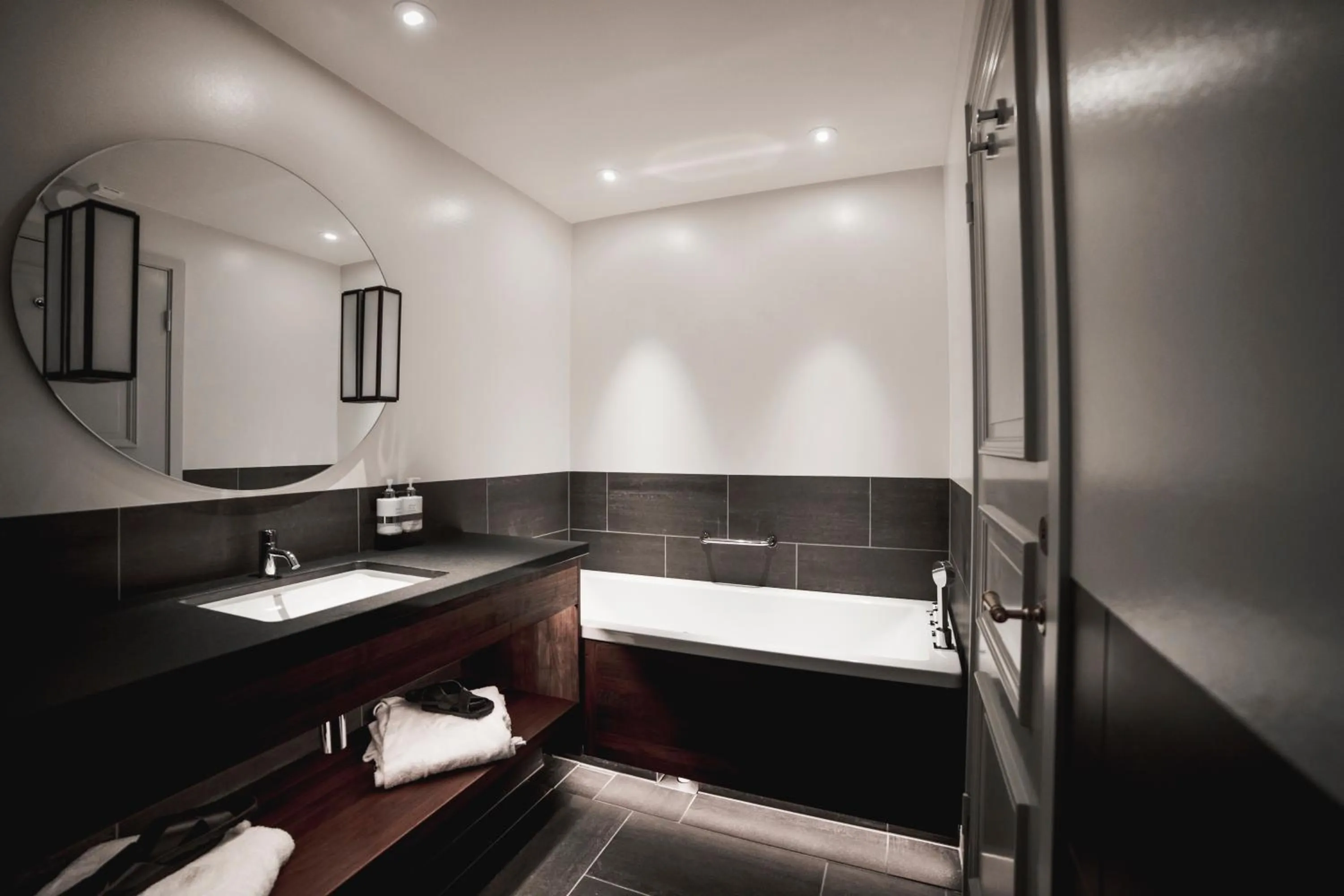 Property building in Hooks Herrgård