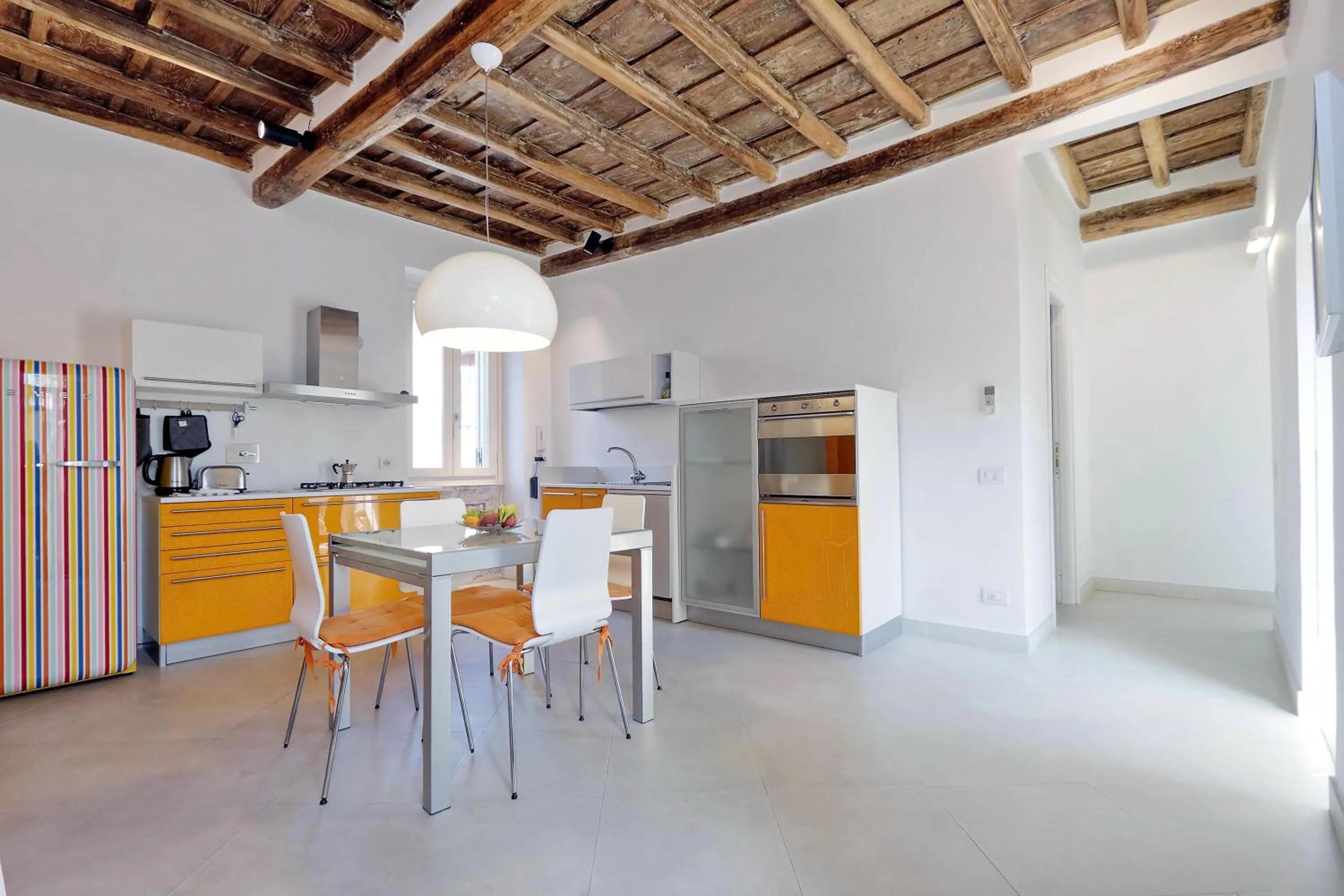 Kitchen or kitchenette in Reginella