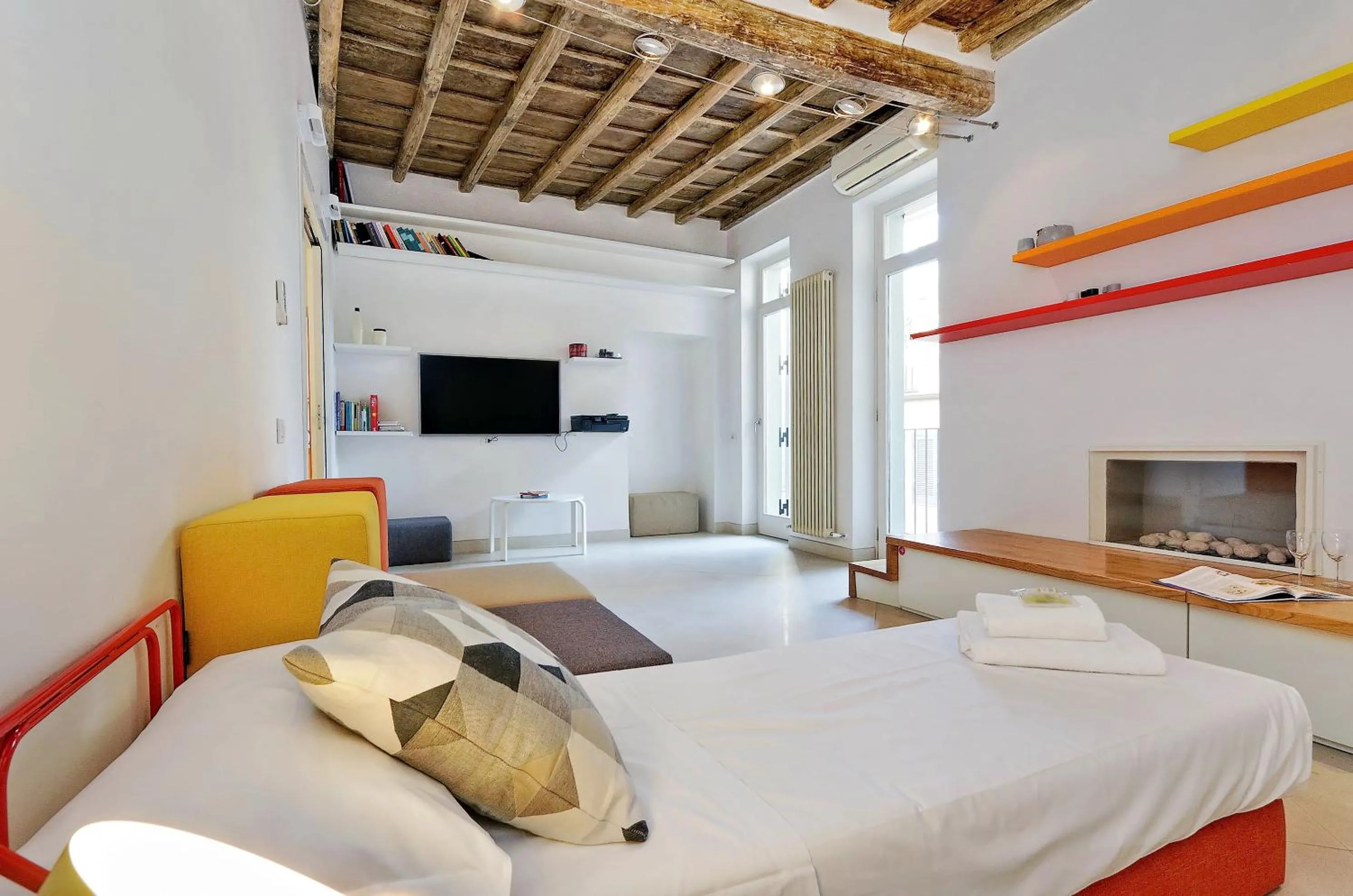 Photo of the whole room, Bed in Reginella