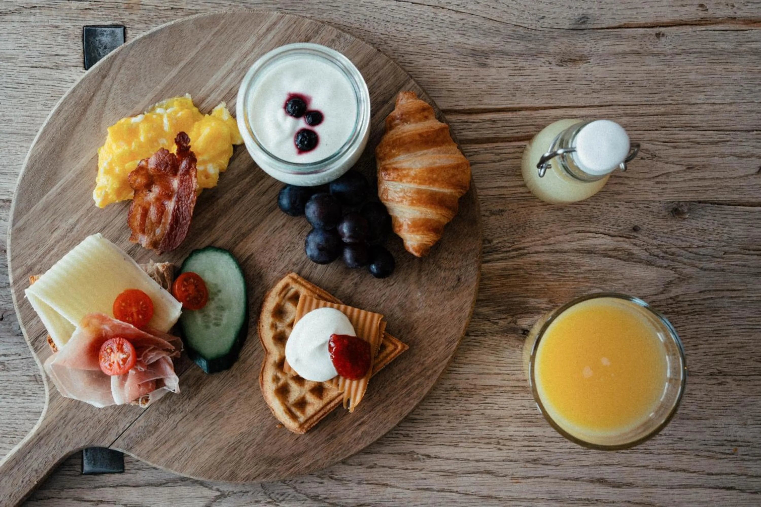 Breakfast in Holmen Husky Lodge