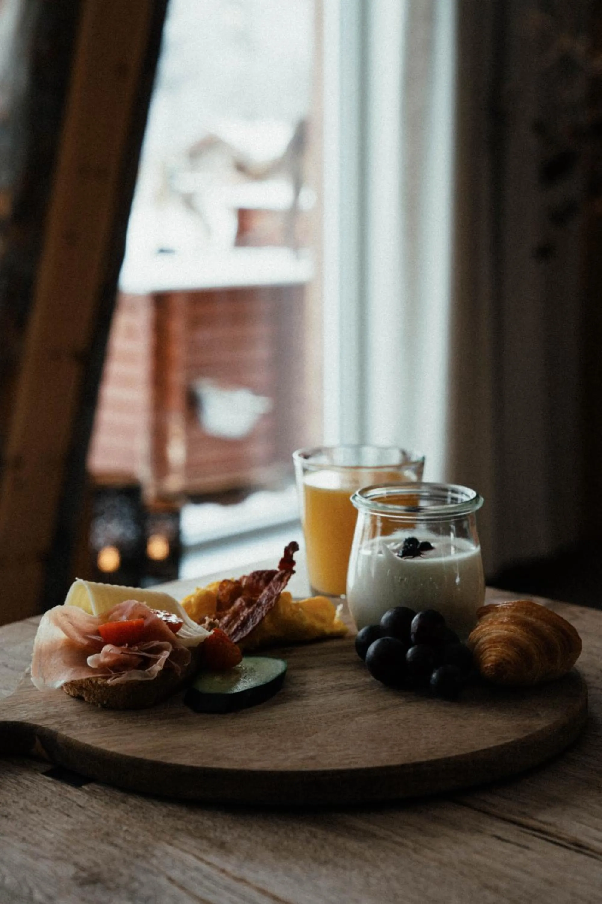 Breakfast in Holmen Husky Lodge