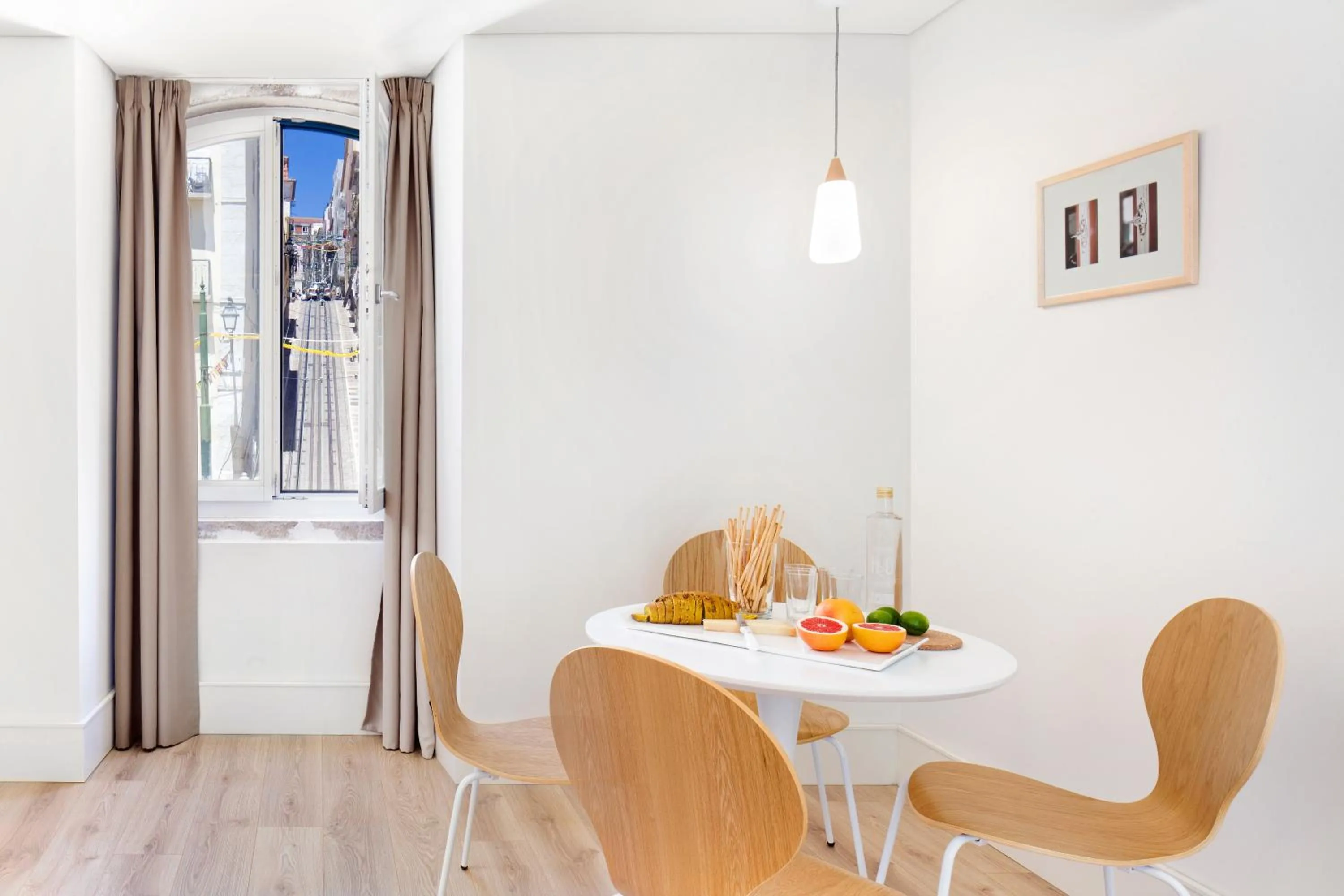 Dining area in Ascensor da Bica - Lisbon Serviced Apartments