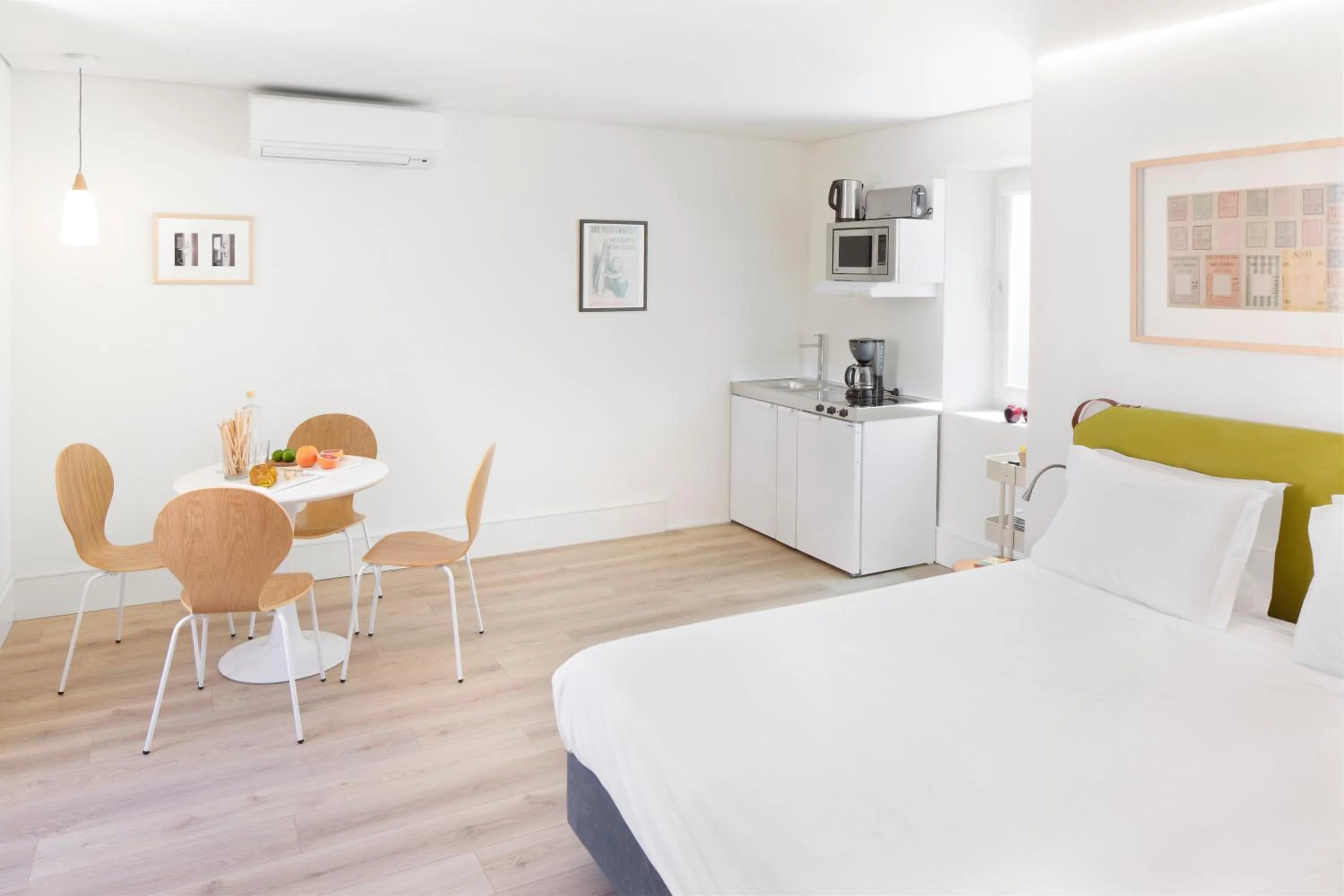 Bedroom, Bed in Ascensor da Bica - Lisbon Serviced Apartments