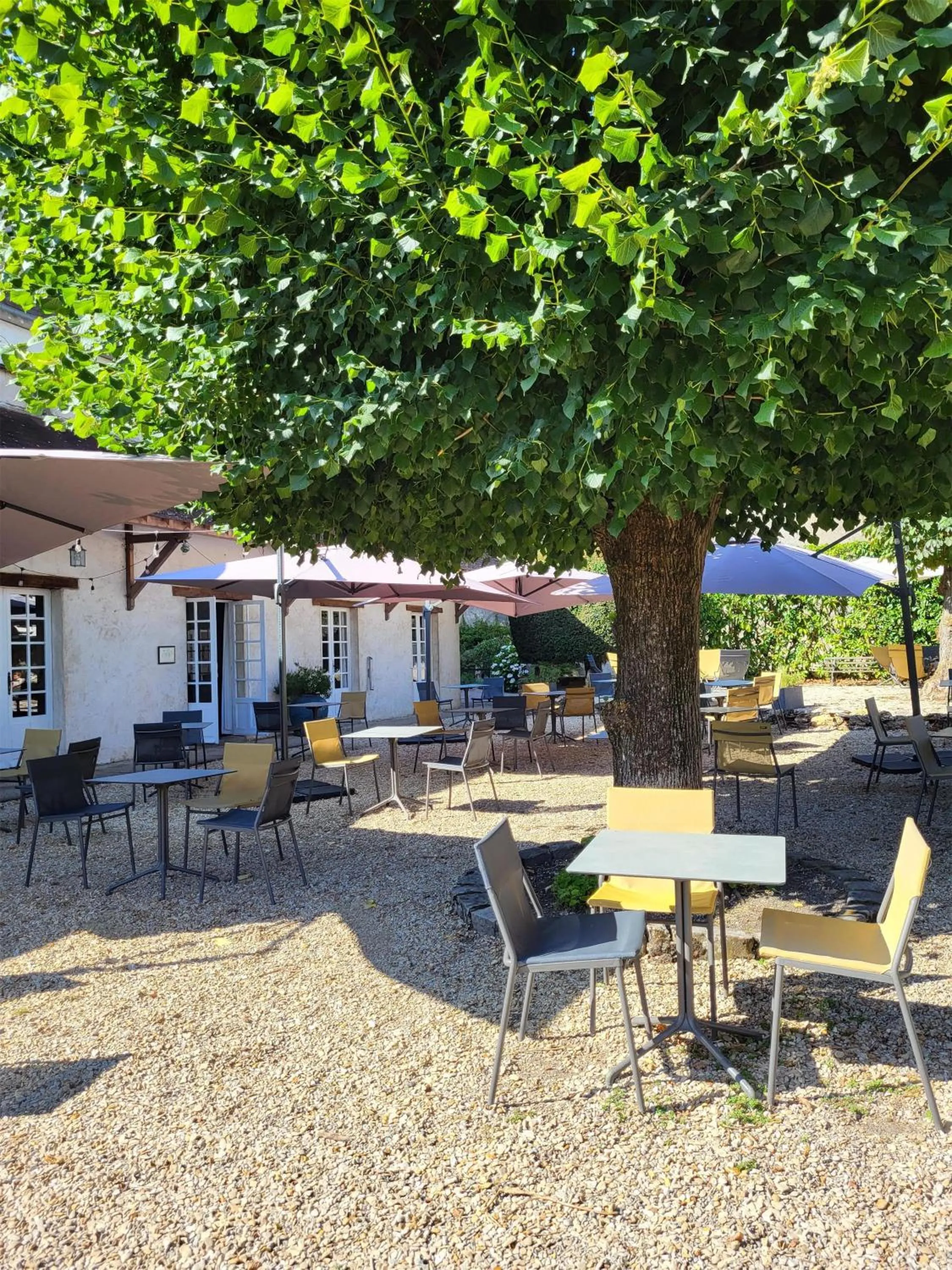 Property building in Best Western Blanche de Castille Dourdan