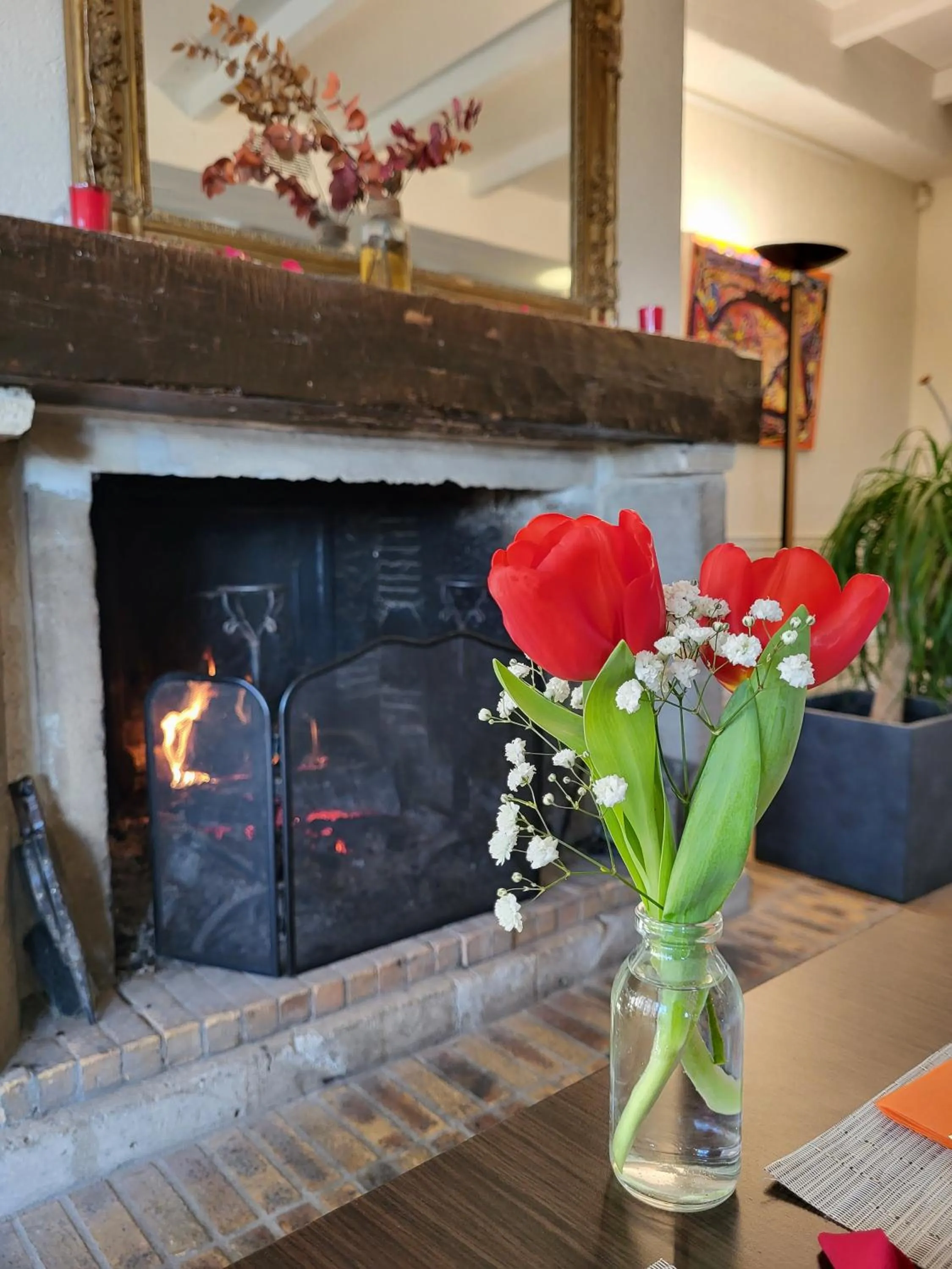 fireplace in Best Western Blanche de Castille Dourdan