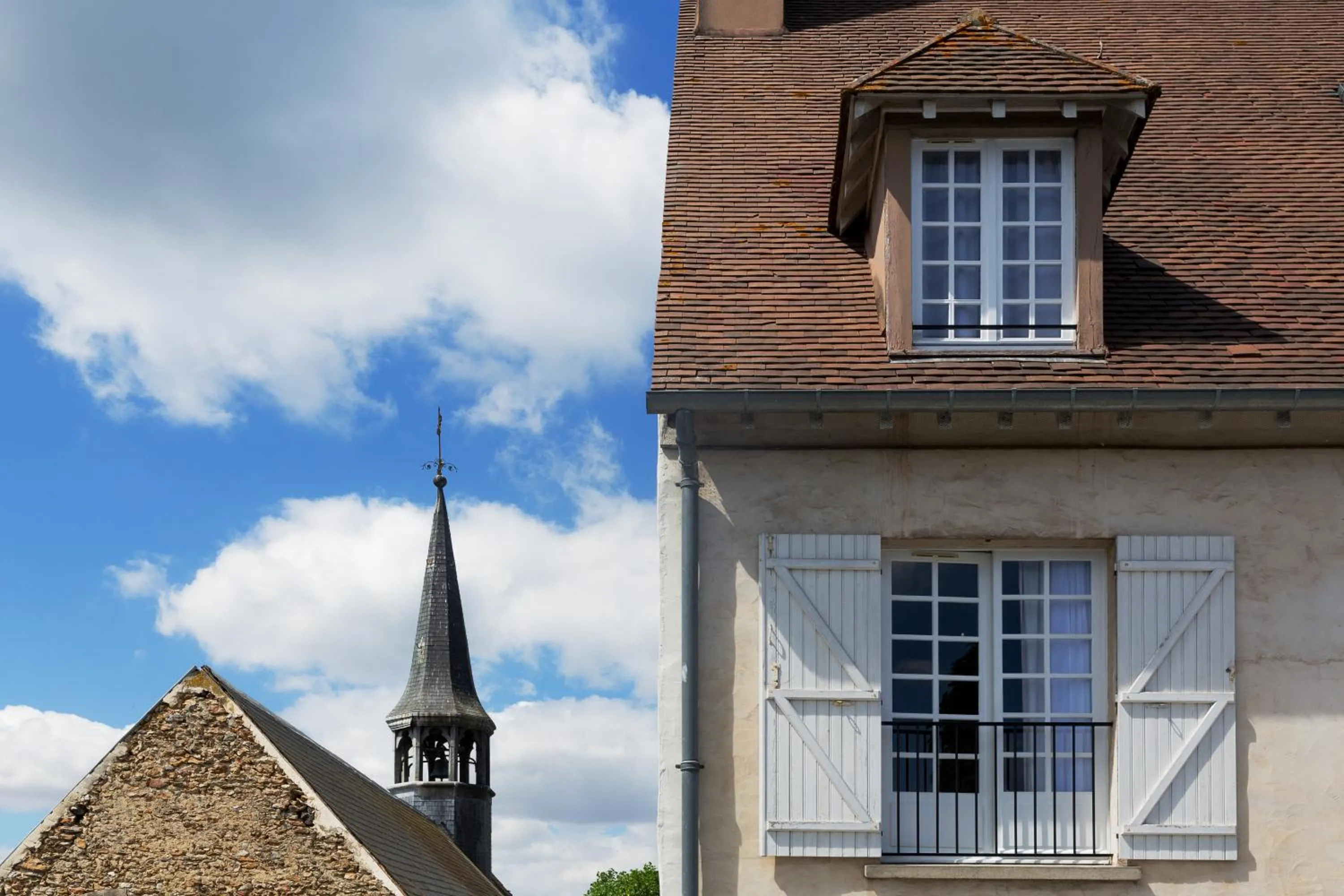 Property building in Best Western Blanche de Castille Dourdan