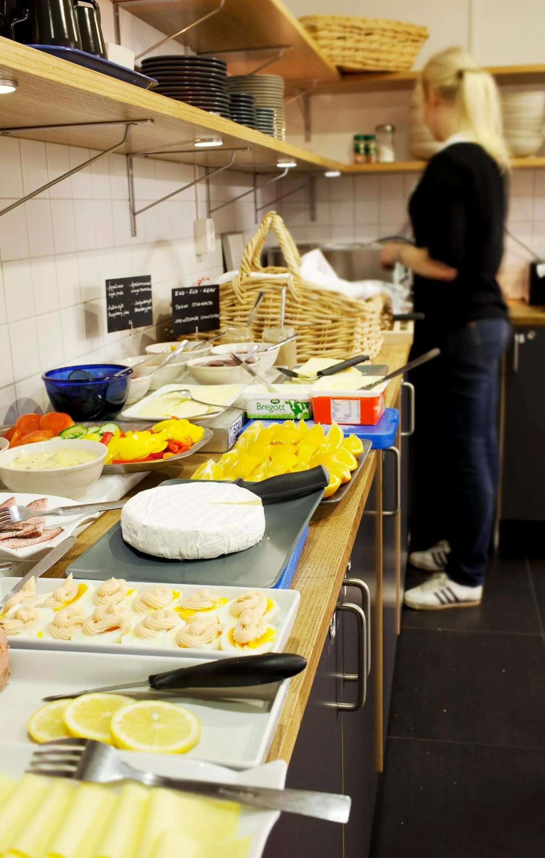 Restaurant/places to eat in Slottsskogens Hostel