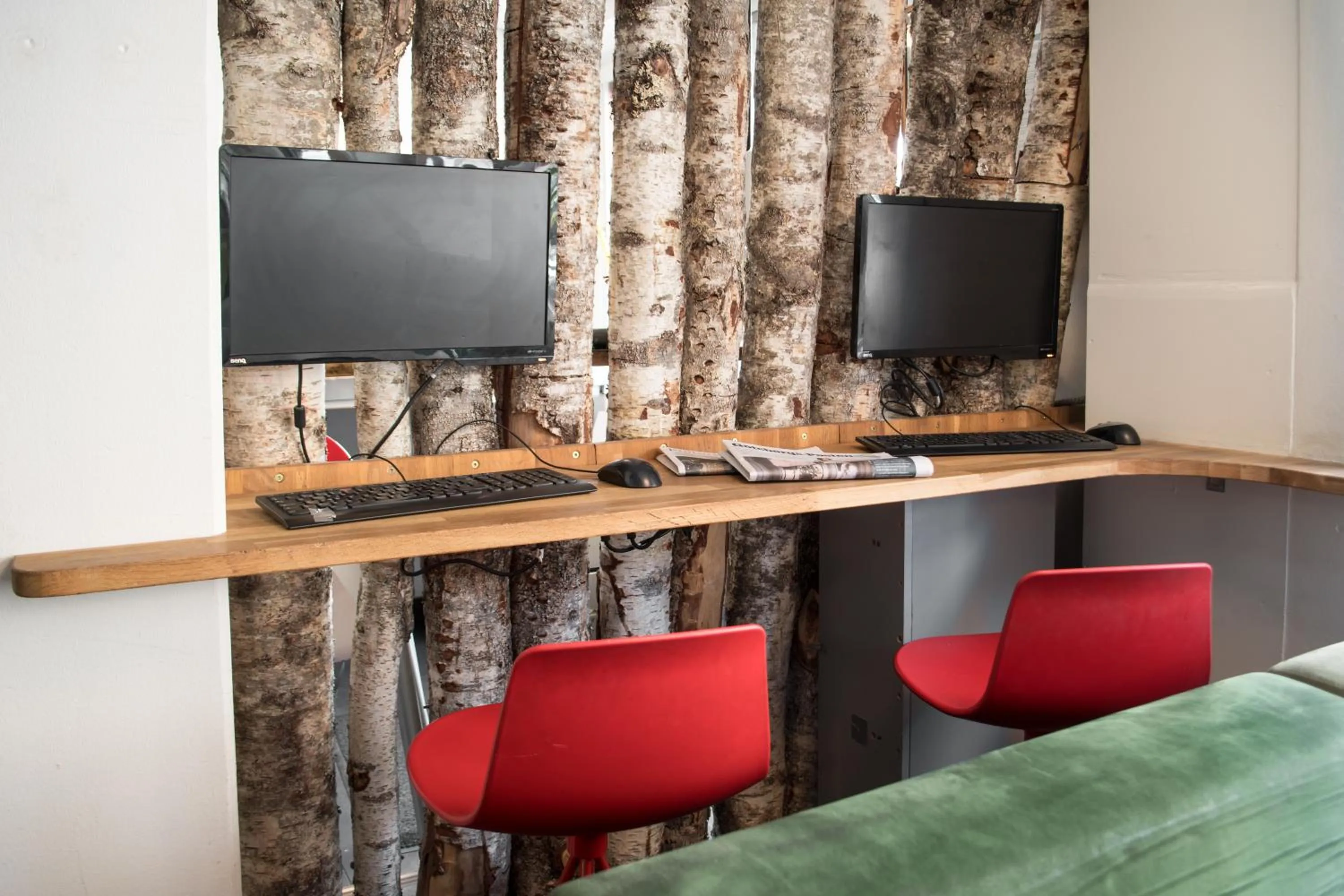 Communal lounge/ TV room in Slottsskogens Hostel