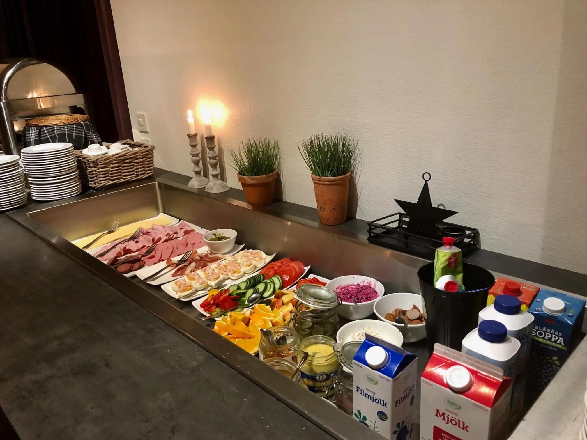 Buffet breakfast in Lages Motel